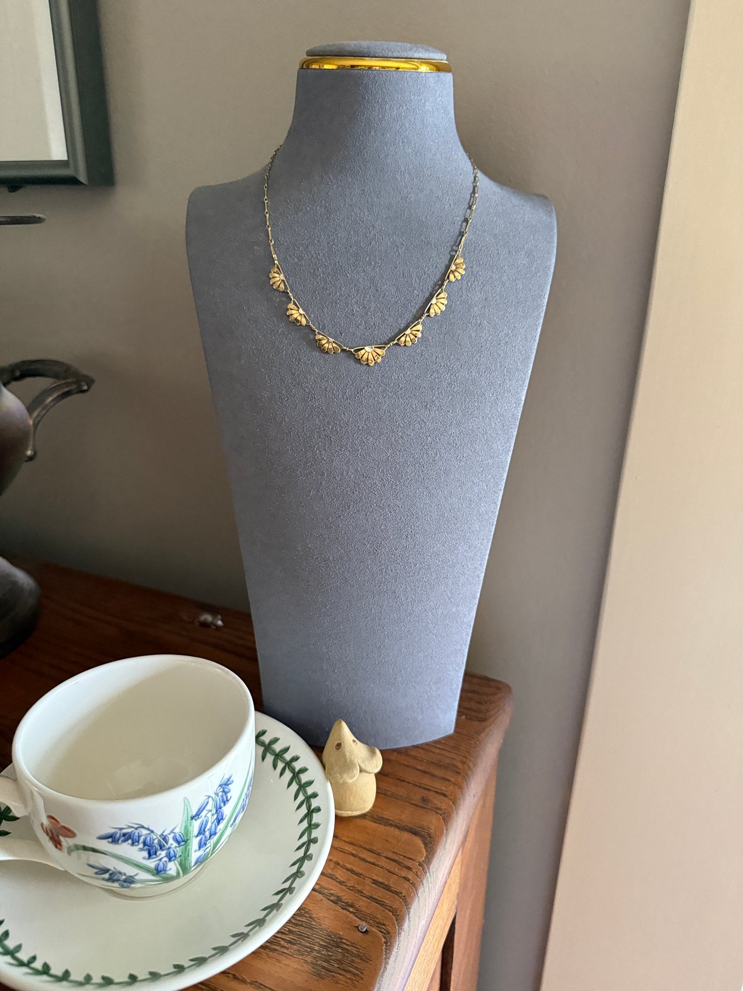 For a Good Cause! DAISIES French Art Deco Antique 18k Gold Floral Necklace Drapery Chain Collar Flower Pendants Figural