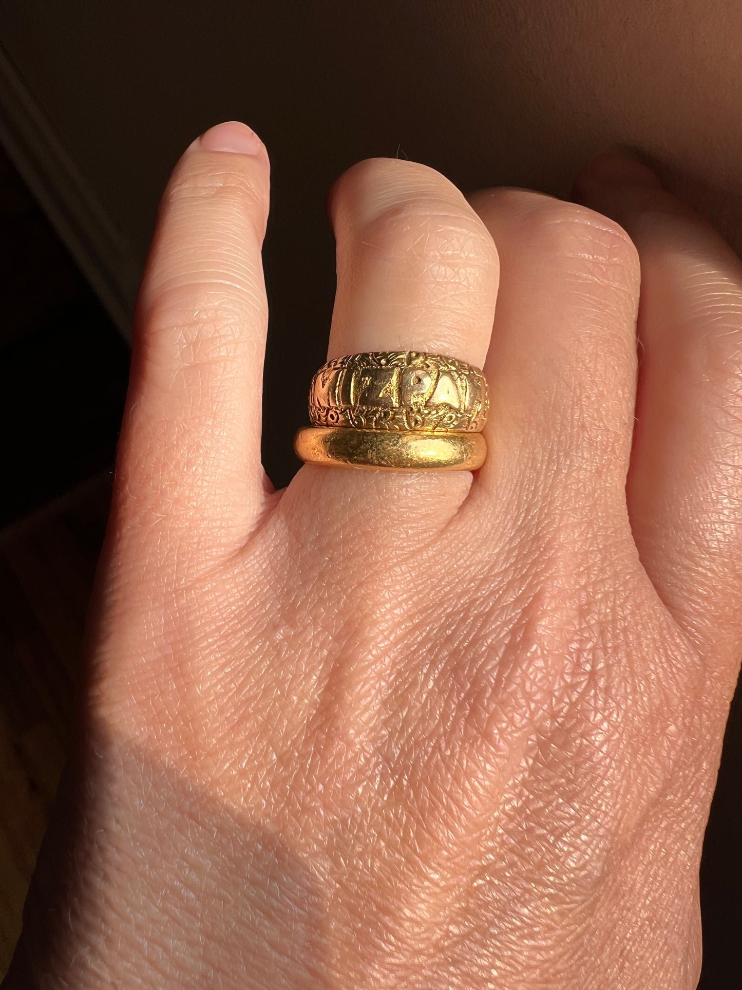 MIZPAH Antique FLORAL Embossed Victorian c1880s Band 7.3mm Wide Ring 4.4g 18k Gold Wedding Romantic Gift