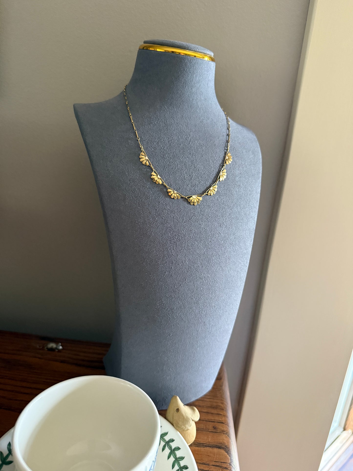 For a Good Cause! DAISIES French Art Deco Antique 18k Gold Floral Necklace Drapery Chain Collar Flower Pendants Figural