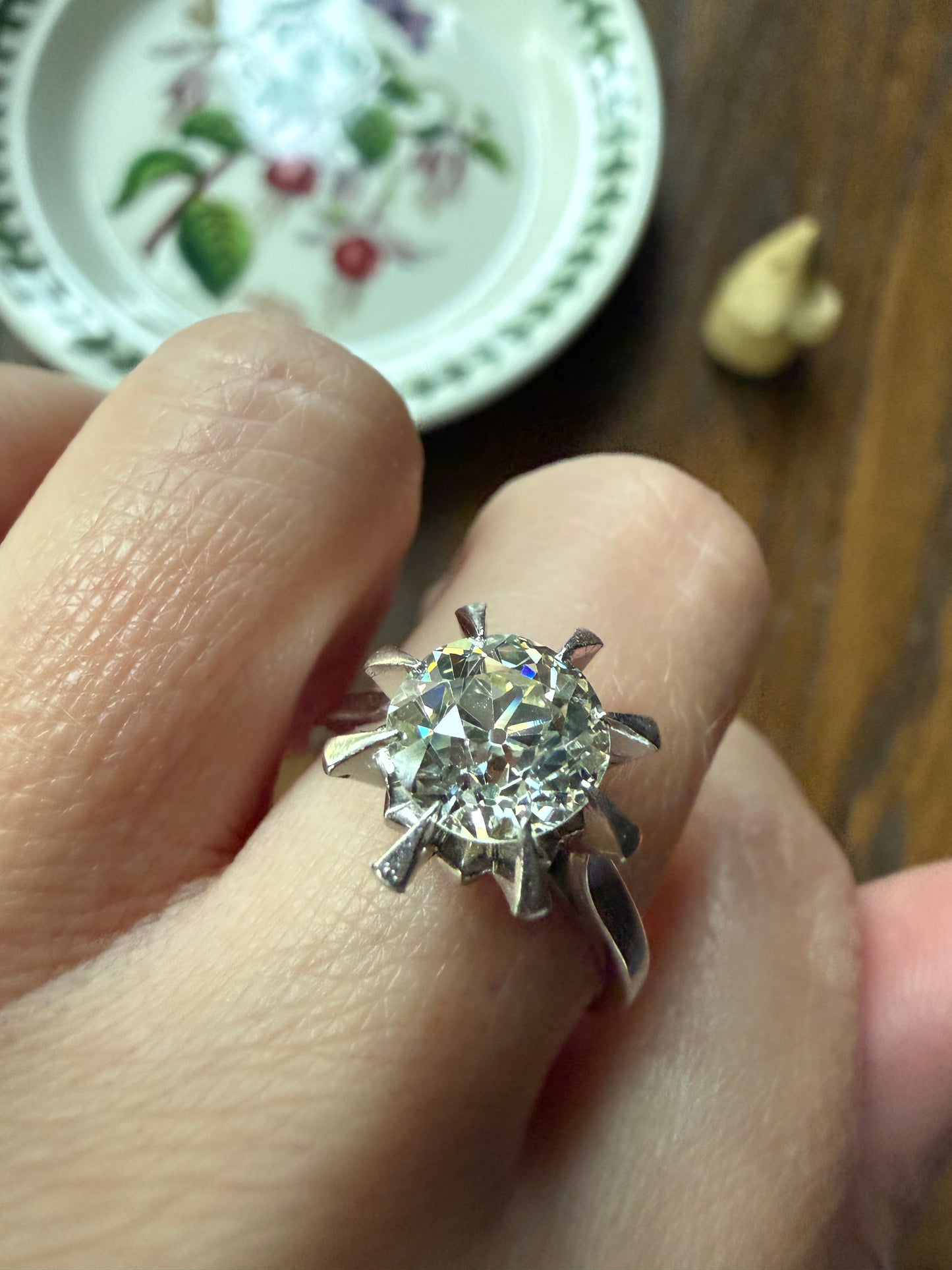 Unique Vintage 2.4 Carats Old Mine Cut DIAMOND Sunburst Ring Solitaire Engagement 18k White Gold & Platinum Architectural Claw Prongs ooak