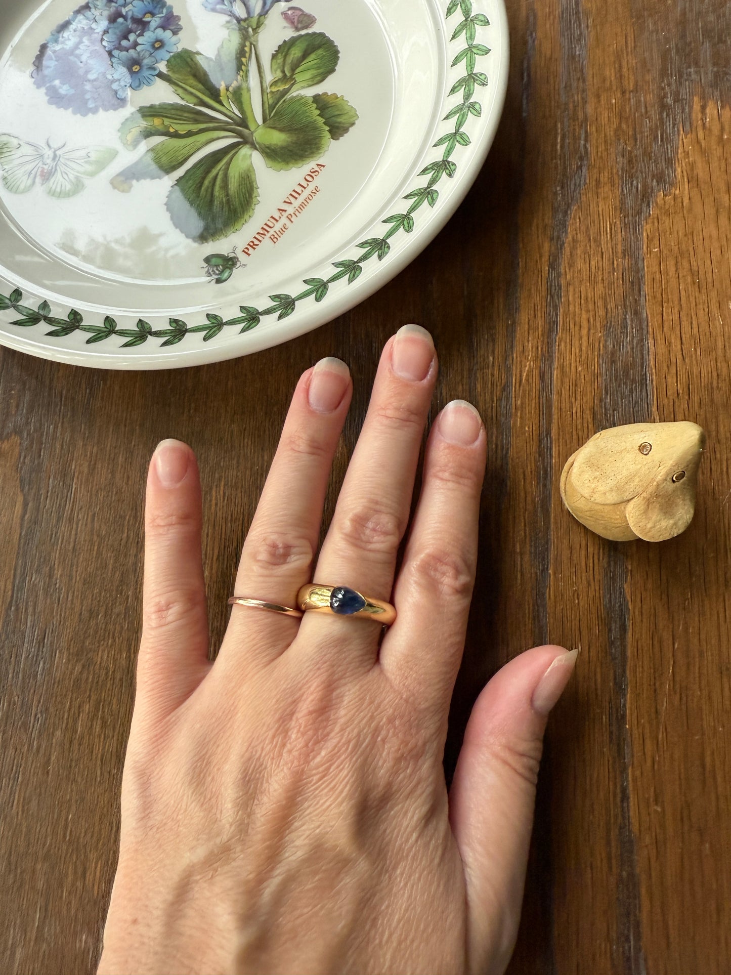 East West Teardrop Cabochon Cut SAPPHIRE Ring 7.6g 18k Gold Vintage Blue Domed Solitaire Stacker Gypsy Band Natural Blue Glow