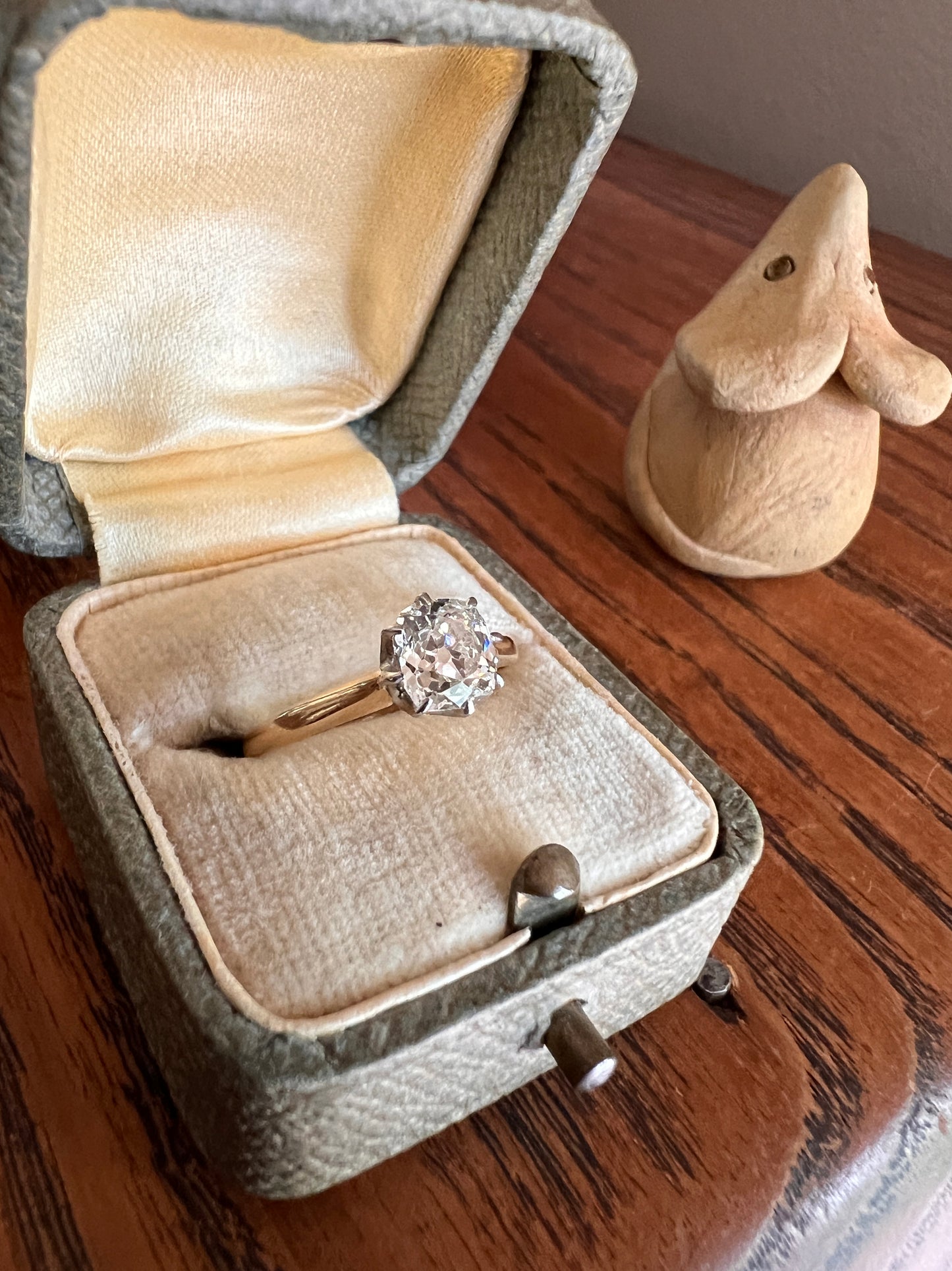 Victorian Antique Chunky 0.9 Carat Old Mine Cut DIAMOND Solitaire 18k Gold Ring Engagement Stacker Band