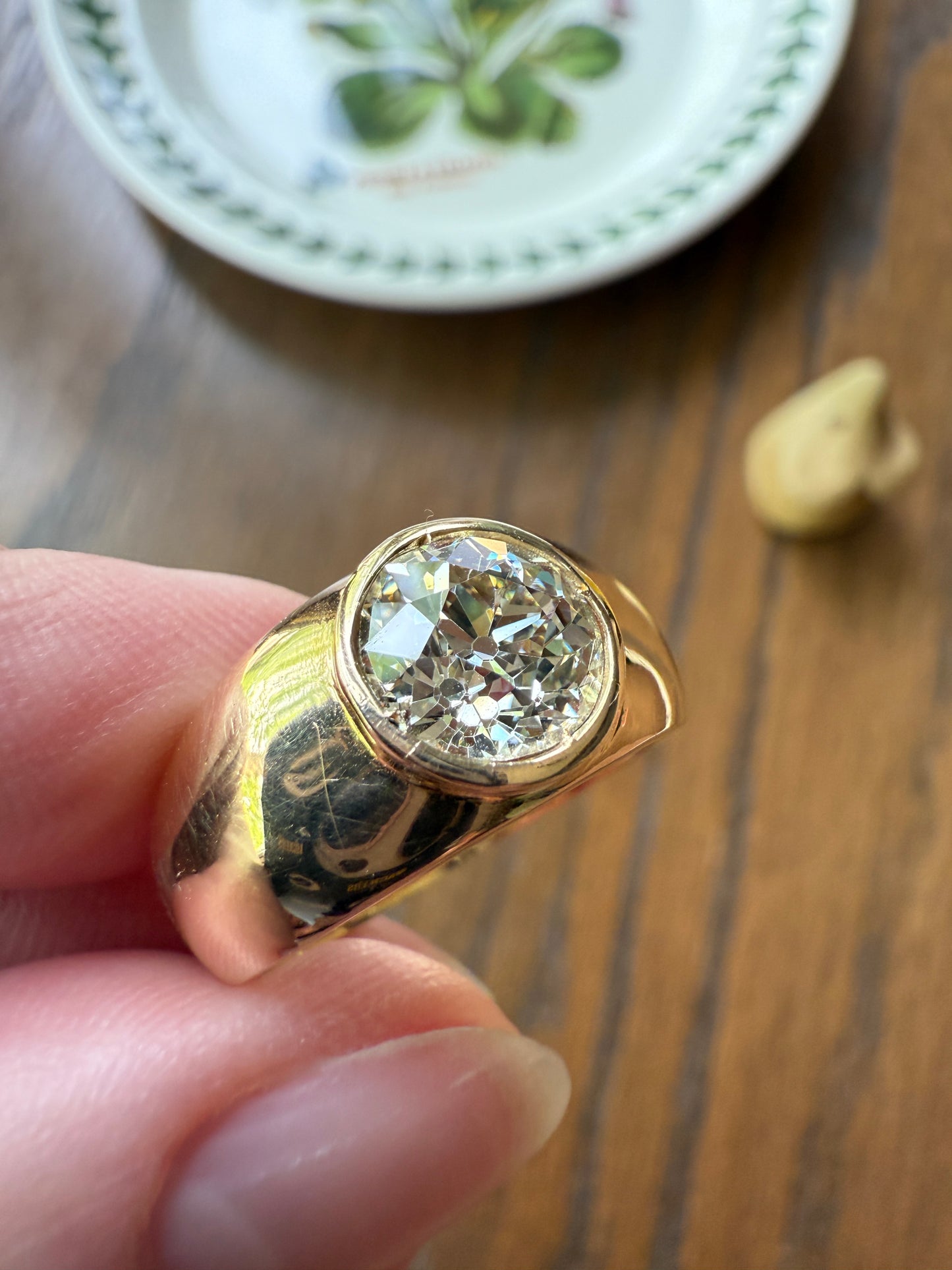 Eye Clean 2.3 Carat Old Mine Cut DIAMOND Antique Stone 18k Gold Vintage Unisex Gypsy Ring Solitaire Chunky Wide Band
