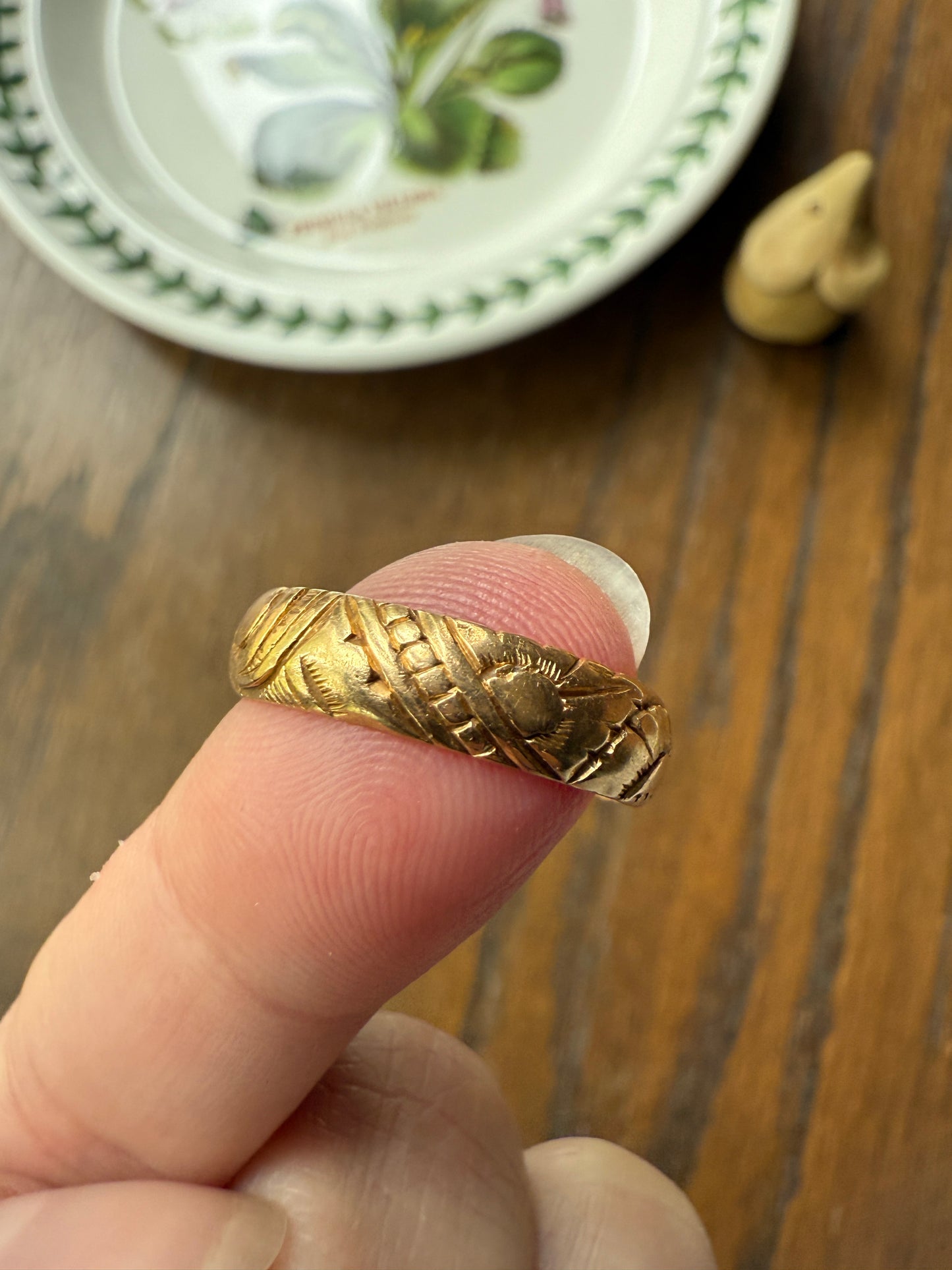 Dated FLORAL Embossed 5mm Scrolled Vintage c1960 Wedding Band 18k Gold Solid Eternity Ring Ornate Engraved Stacker Victorian Style