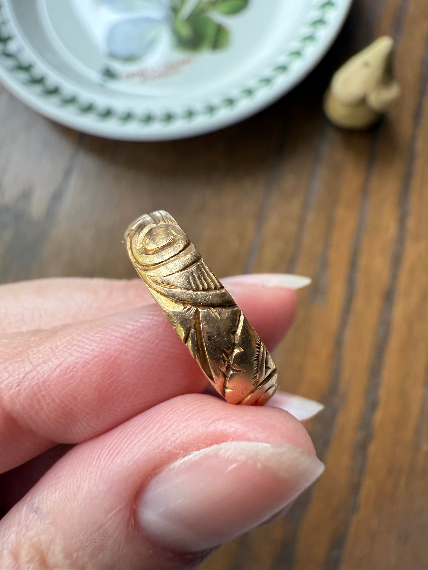 Dated FLORAL Embossed 5mm Scrolled Vintage c1960 Wedding Band 18k Gold Solid Eternity Ring Ornate Engraved Stacker Victorian Style