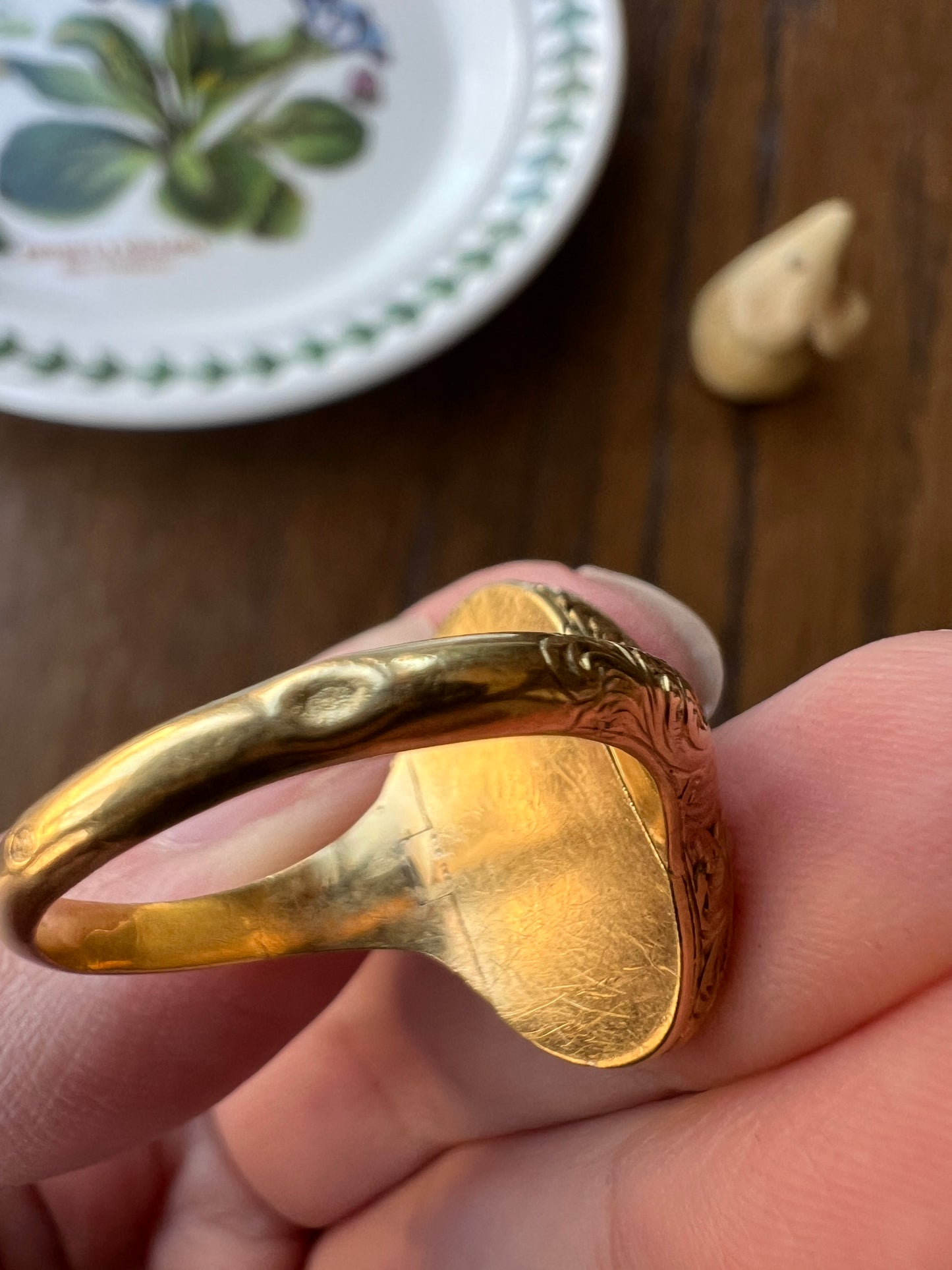 LOCKET Back Ring 18k Gold PEARL Halo Magnifying Lens Ornate 3D Hand Engraved OPENS Hinged Compartment Band Love Token Scrolled