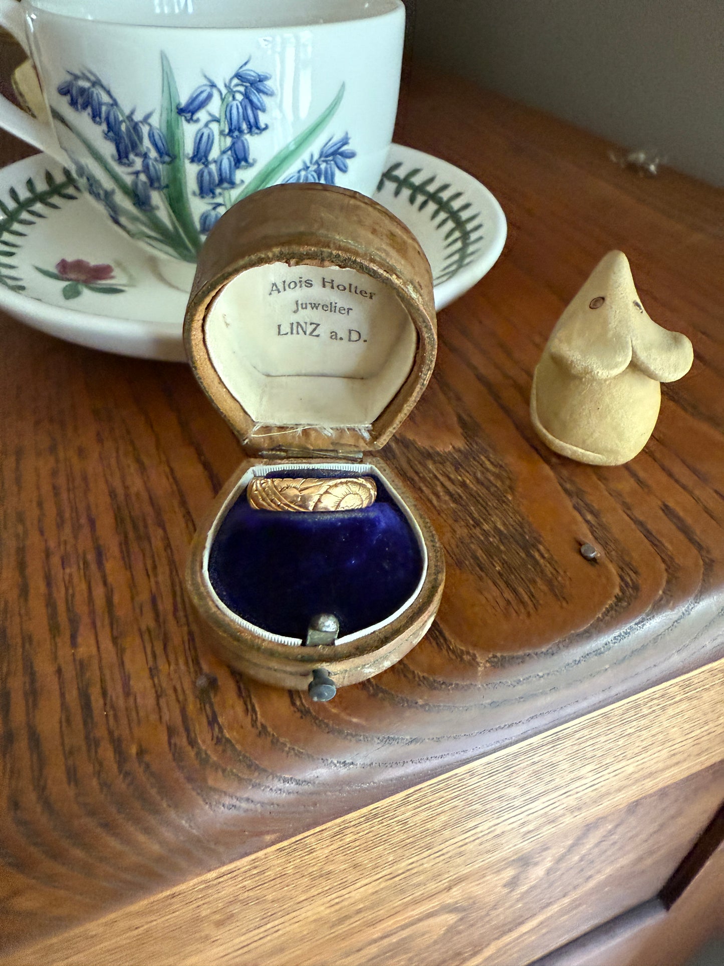 Dated FLORAL Embossed 5mm Scrolled Vintage c1960 Wedding Band 18k Gold Solid Eternity Ring Ornate Engraved Stacker Victorian Style