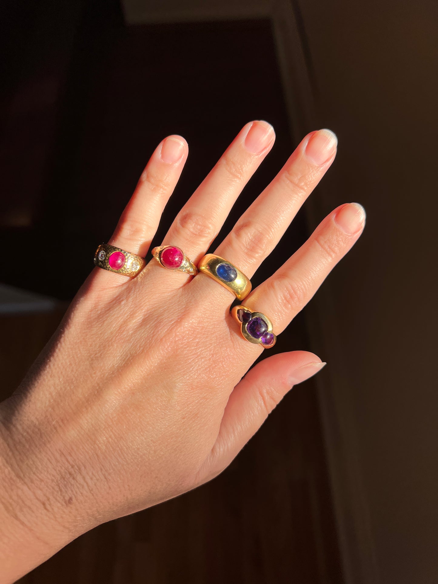 Vintage East West Natural SAPPHIRE Gypsy Ring 9.8g 18k Gold French Glowing Blue Cabochon Wide Band Chunky