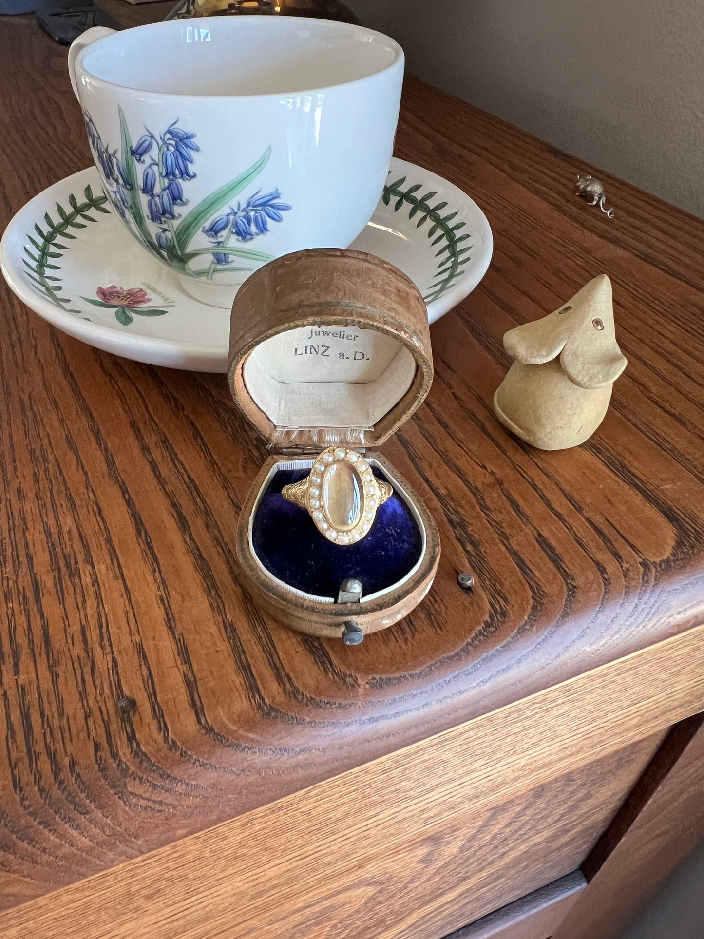 LOCKET Back Ring 18k Gold PEARL Halo Magnifying Lens Ornate 3D Hand Engraved OPENS Hinged Compartment Band Love Token Scrolled
