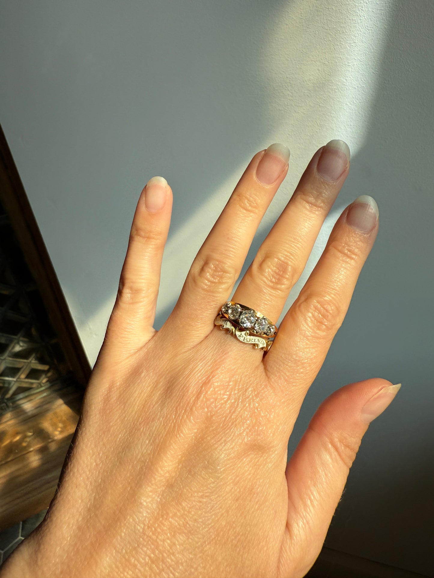 Antique "REMEMBER Your FRIENDS End" GEORGIAN Era White Enamel 18k Gold Swirl Mourning Ring Band Comfort Fit