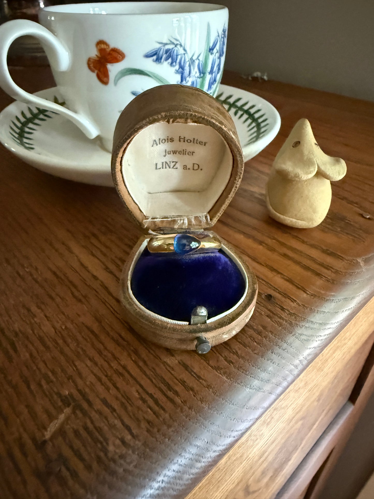 East West Teardrop Cabochon Cut SAPPHIRE Ring 7.6g 18k Gold Vintage Blue Domed Solitaire Stacker Gypsy Band Natural Blue Glow