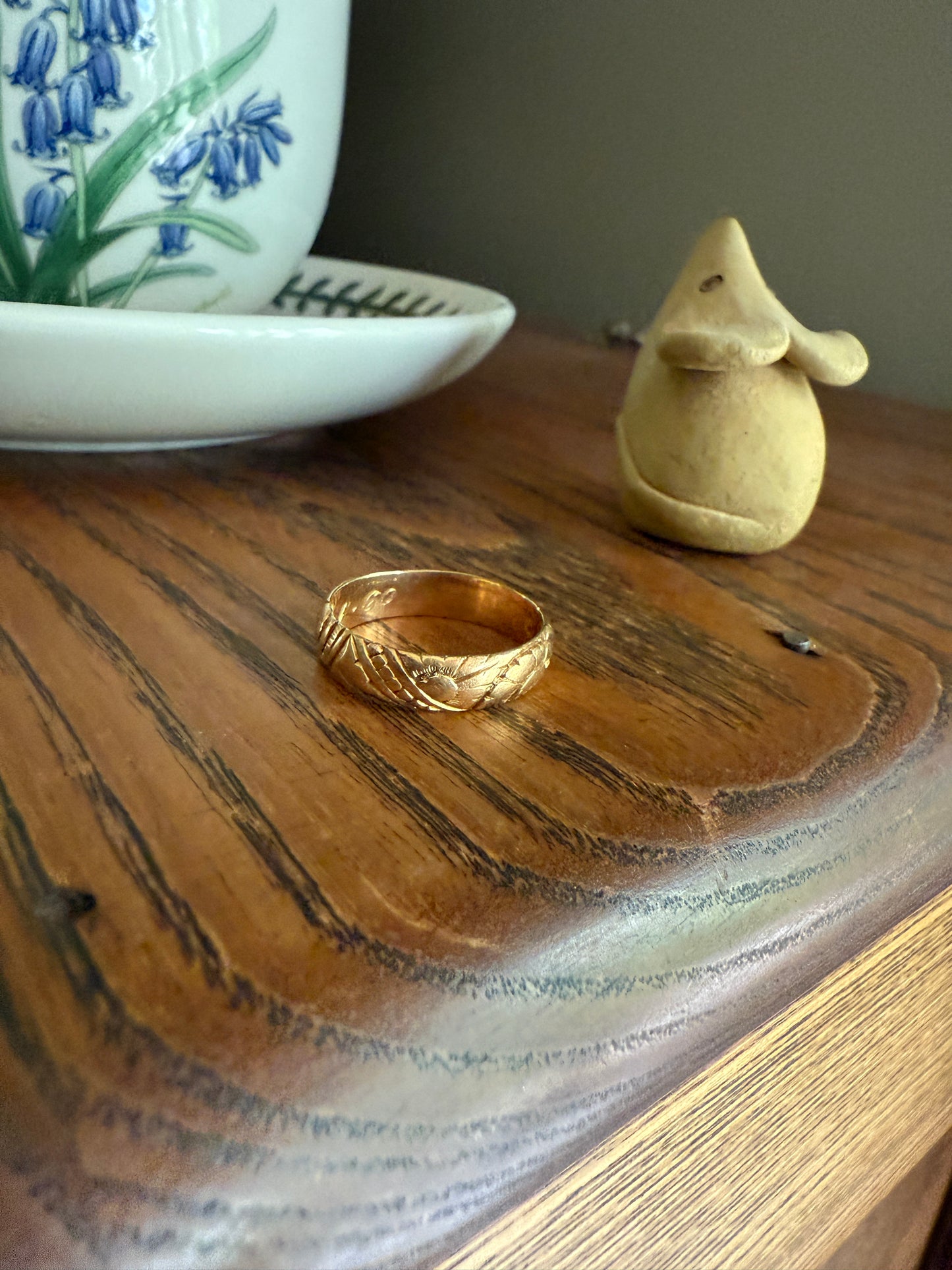 Dated FLORAL Embossed 5mm Scrolled Vintage c1960 Wedding Band 18k Gold Solid Eternity Ring Ornate Engraved Stacker Victorian Style