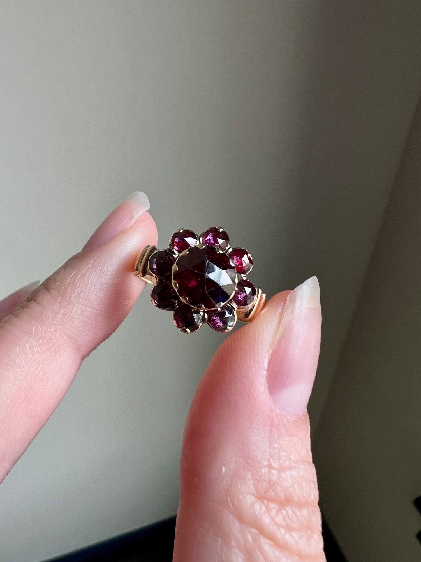 Perpignan GARNET Almandine Cluster Ring French VICTORIAN Era Hallmark 18k Gold Floral Daisy Glowing Berry Pink Purple Red