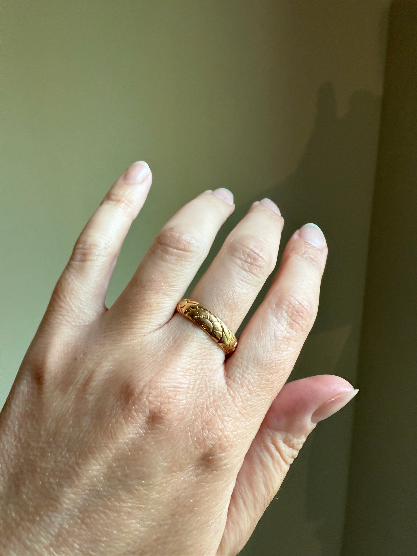 Dated FLORAL Embossed 5mm Scrolled Vintage c1960 Wedding Band 18k Gold Solid Eternity Ring Ornate Engraved Stacker Victorian Style