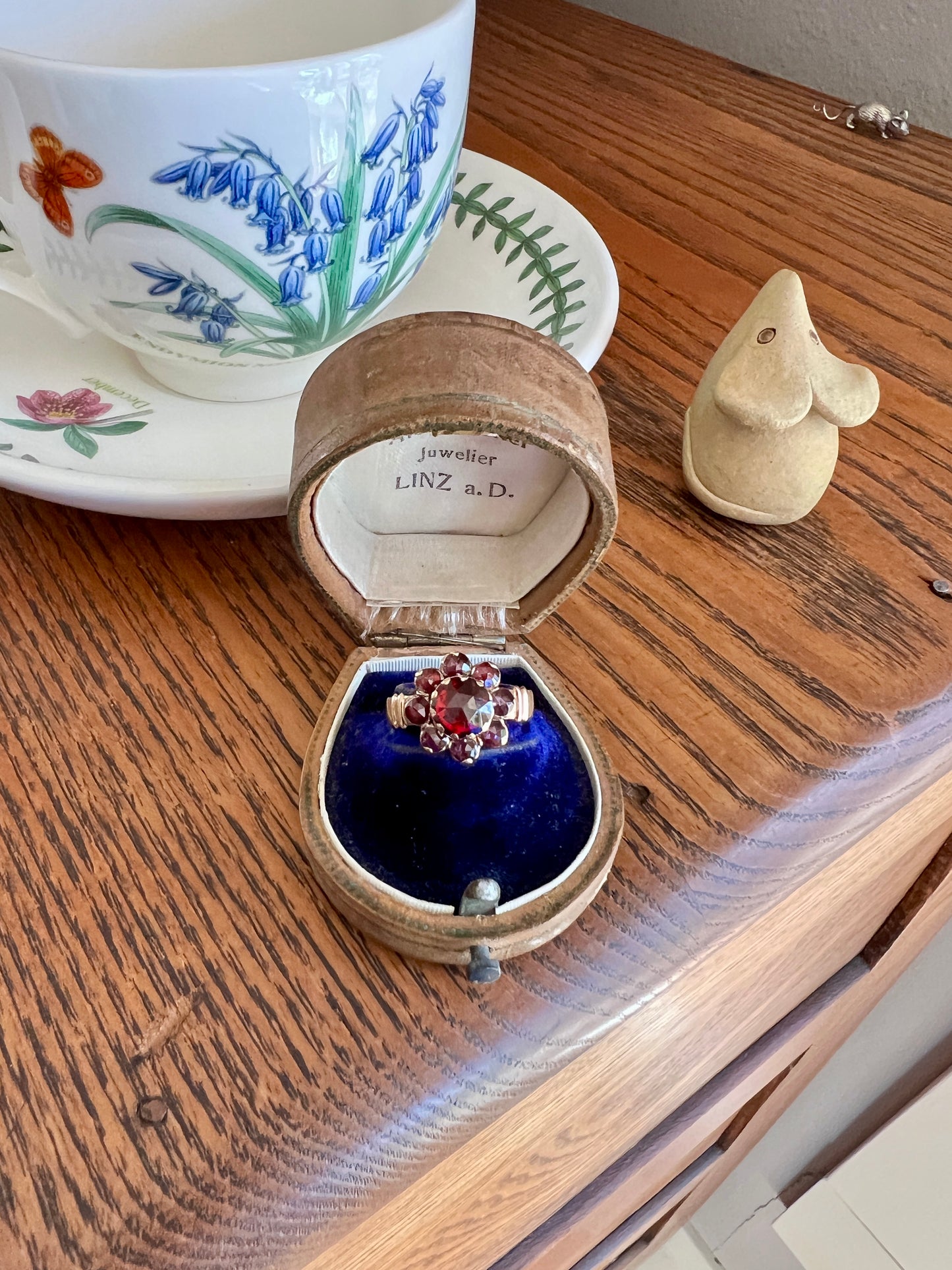Perpignan GARNET Almandine Cluster Ring French VICTORIAN Era Hallmark 18k Gold Floral Daisy Glowing Berry Pink Purple Red