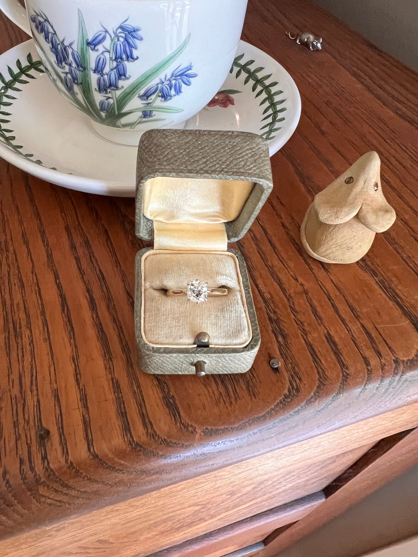 Victorian Antique Chunky 0.9 Carat Old Mine Cut DIAMOND Solitaire 18k Gold Ring Engagement Stacker Band