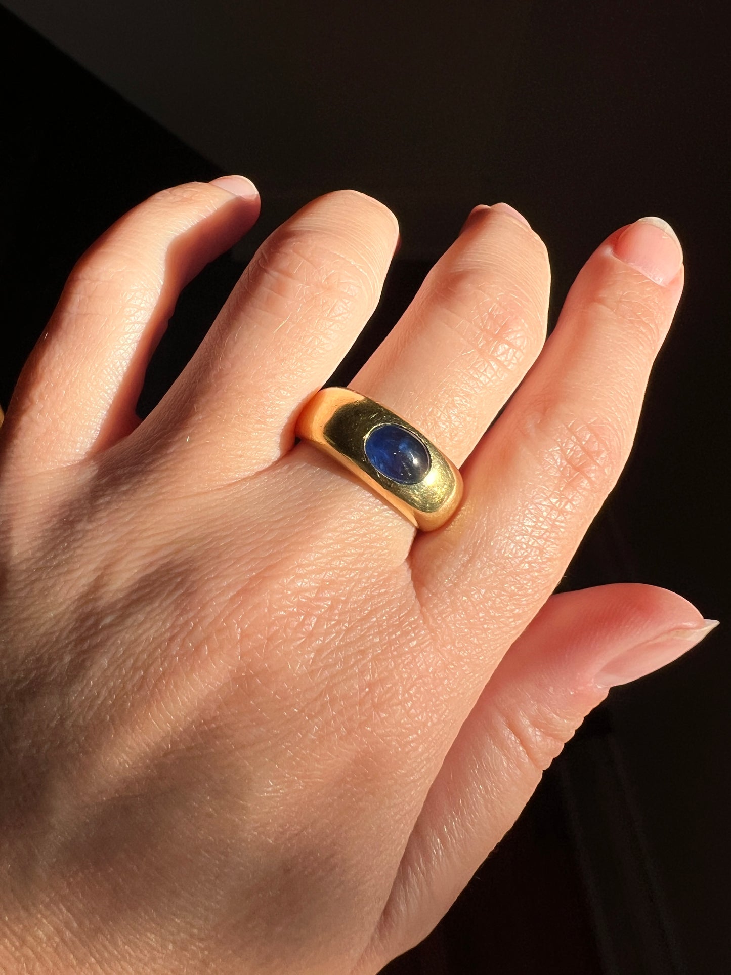Vintage East West Natural SAPPHIRE Gypsy Ring 9.8g 18k Gold French Glowing Blue Cabochon Wide Band Chunky