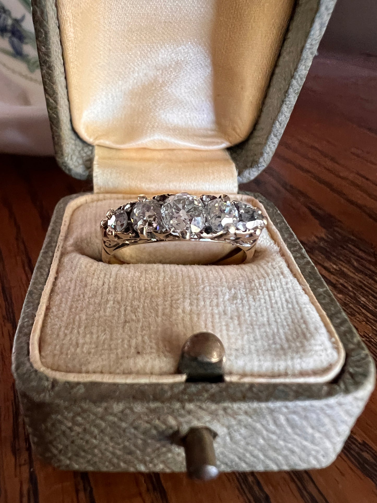 Antique 1 Carat Old Mine Cut DIAMOND 5 Five Stone Band Ring 18k Gold Scrolled Victorian