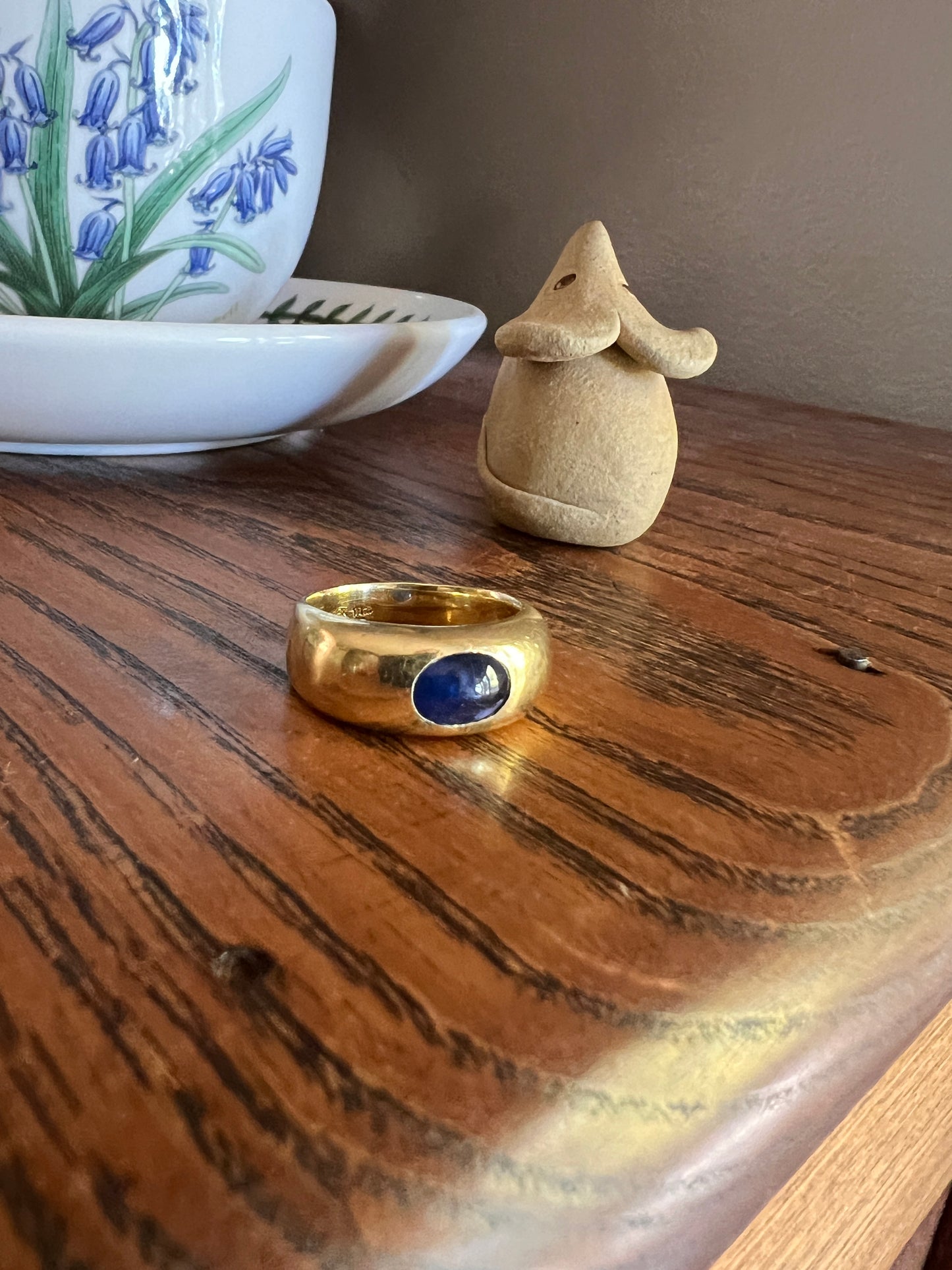 Vintage East West Natural SAPPHIRE Gypsy Ring 9.8g 18k Gold French Glowing Blue Cabochon Wide Band Chunky
