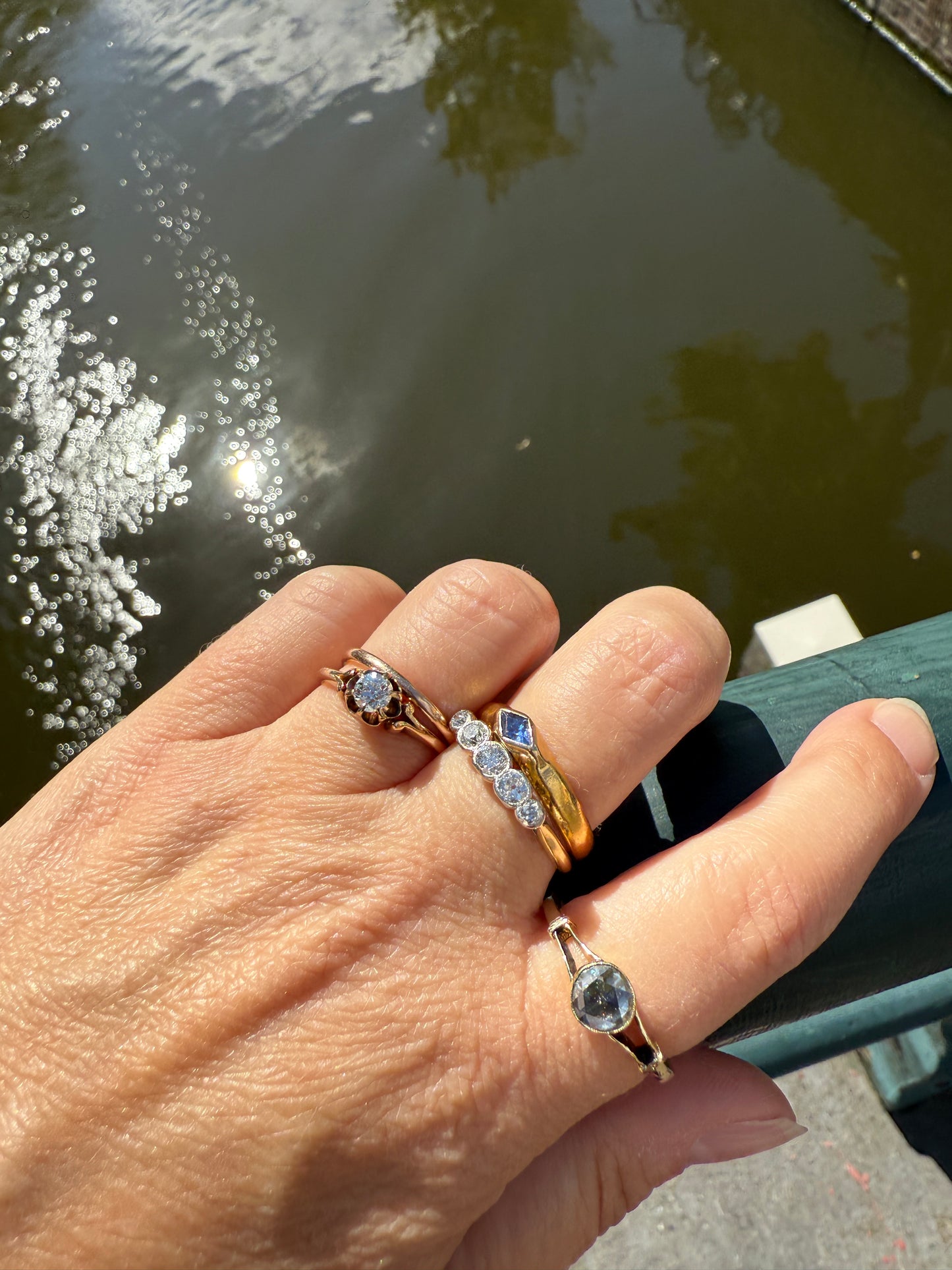 East West Diamond Shaped Kite Cut SAPPHIRE Ring 4.9g 23k Gold Vintage Blue Solitaire Stacker Gypsy Band Bezel Set Natural Periwinkle Blue