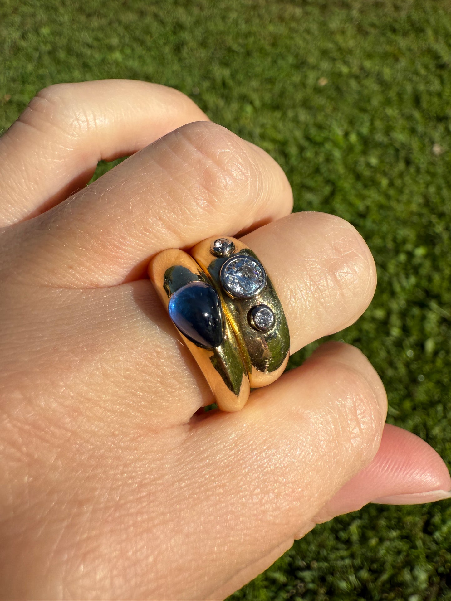 East West Teardrop Cabochon Cut SAPPHIRE Ring 7.6g 18k Gold Vintage Blue Domed Solitaire Stacker Gypsy Band Natural Blue Glow