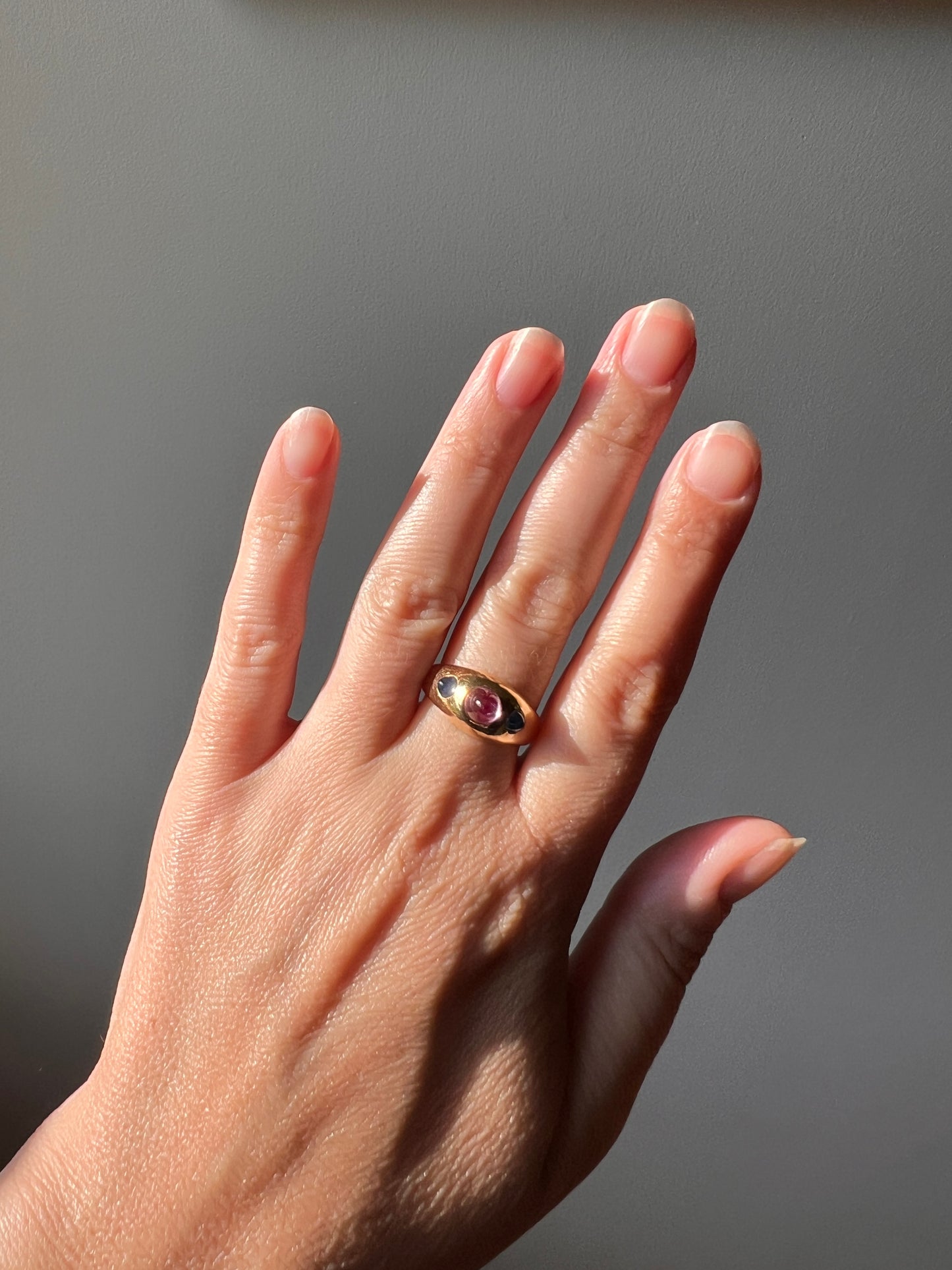 Natural SAPPHIRE Pink & Blue Sugarloaf Vintage to Antique 18k Gold Ring French Three Stone Gypsy Chunky Band