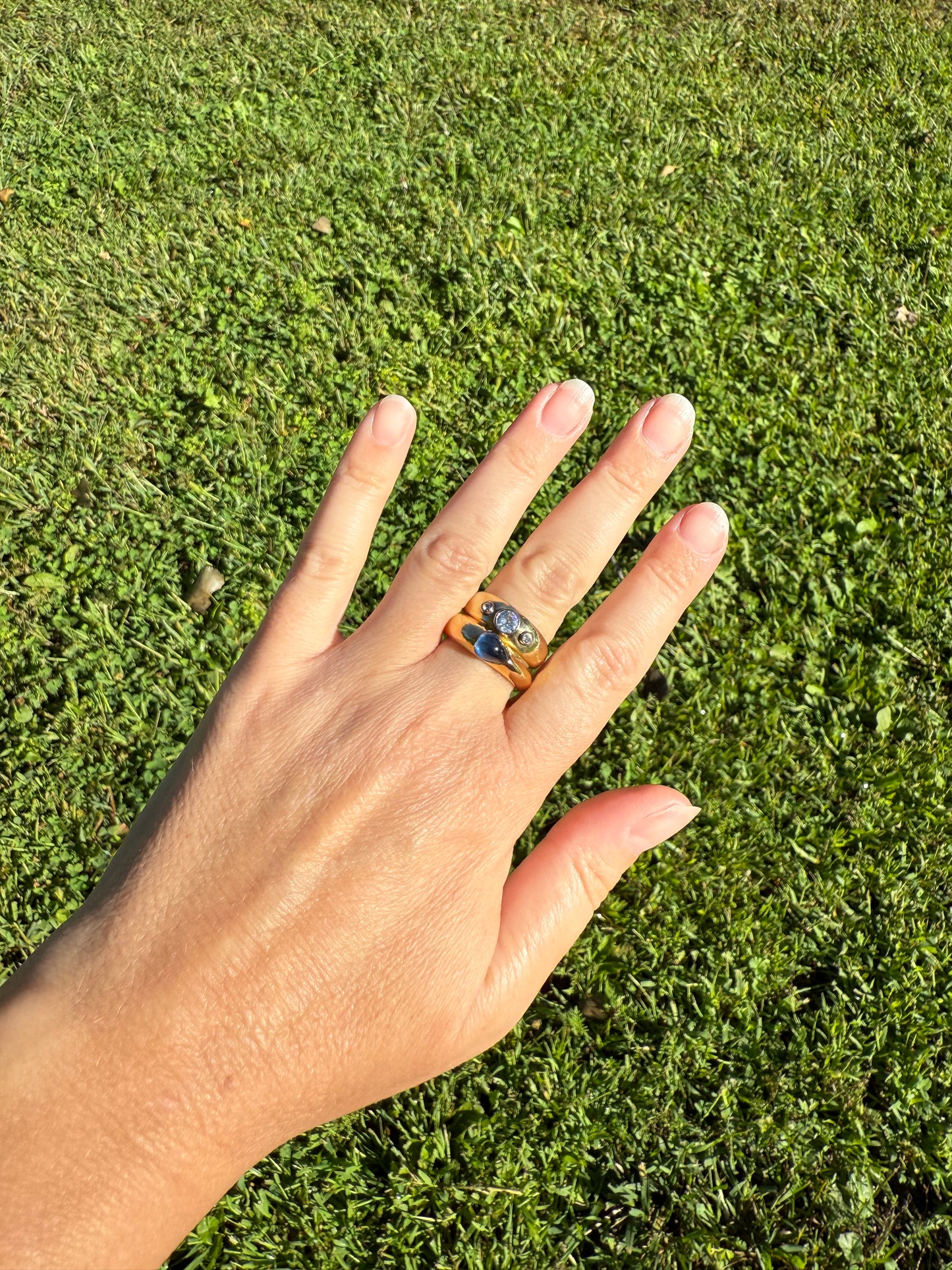 East West Teardrop Cabochon Cut SAPPHIRE Ring 7.6g 18k Gold Vintage Blue Domed Solitaire Stacker Gypsy Band Natural Blue Glow