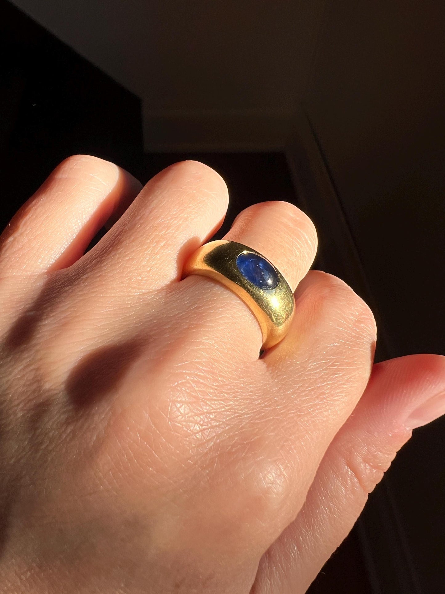 Vintage East West Natural SAPPHIRE Gypsy Ring 9.8g 18k Gold French Glowing Blue Cabochon Wide Band Chunky Domed Stacker Unisex Man Ring