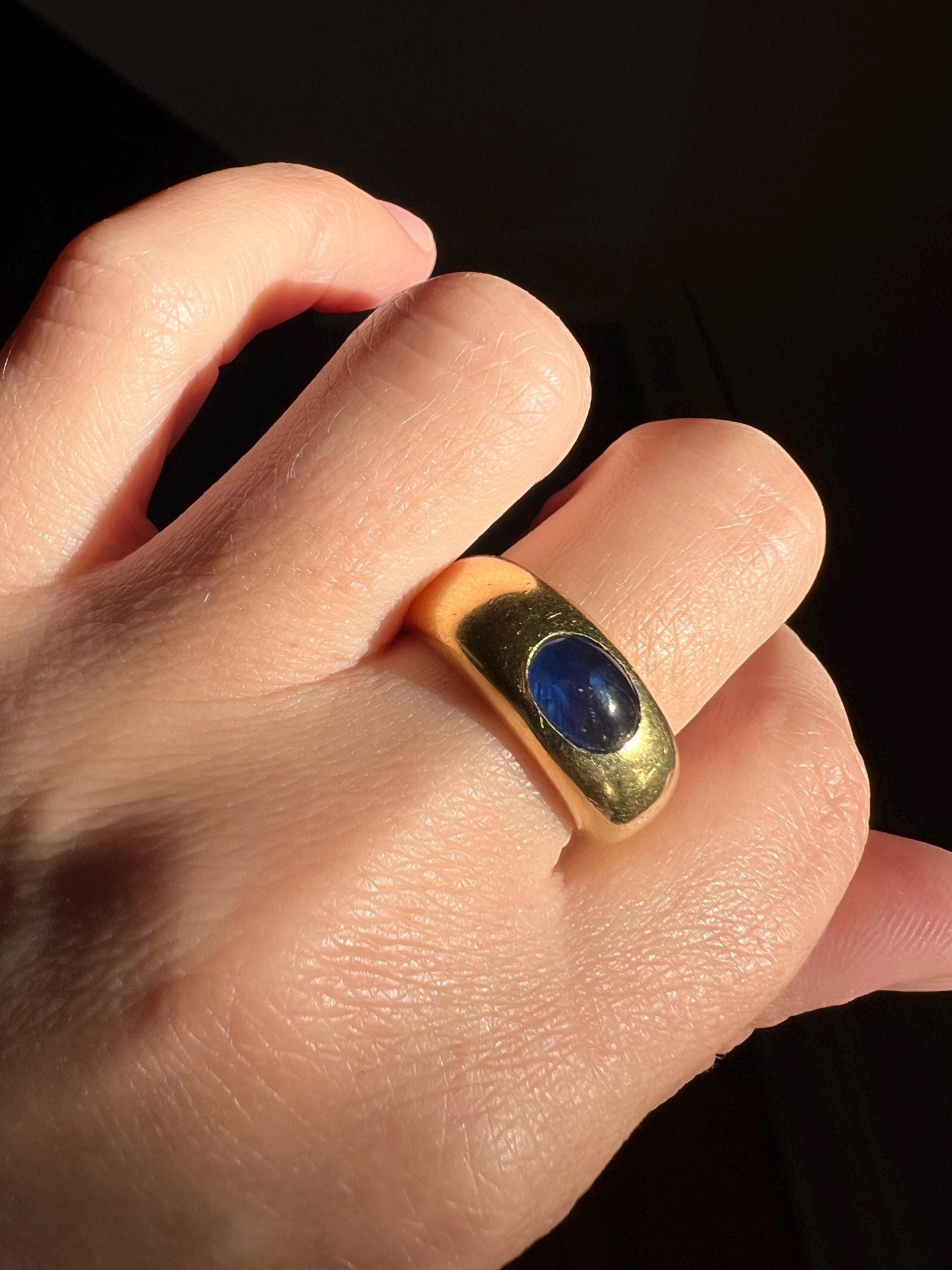 Vintage East West Natural SAPPHIRE Gypsy Ring 9.8g 18k Gold French Glowing Blue Cabochon Wide Band Chunky Domed Stacker Unisex Man Ring