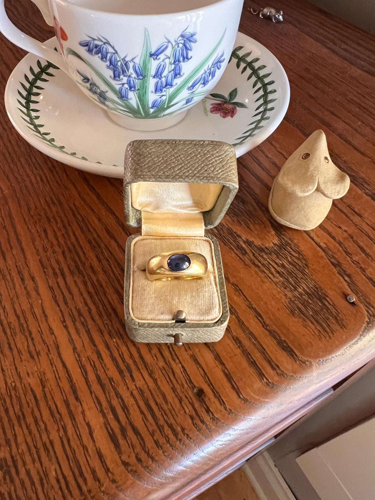 Vintage East West Natural SAPPHIRE Gypsy Ring 9.8g 18k Gold French Glowing Blue Cabochon Wide Band Chunky Domed Stacker Unisex Man Ring