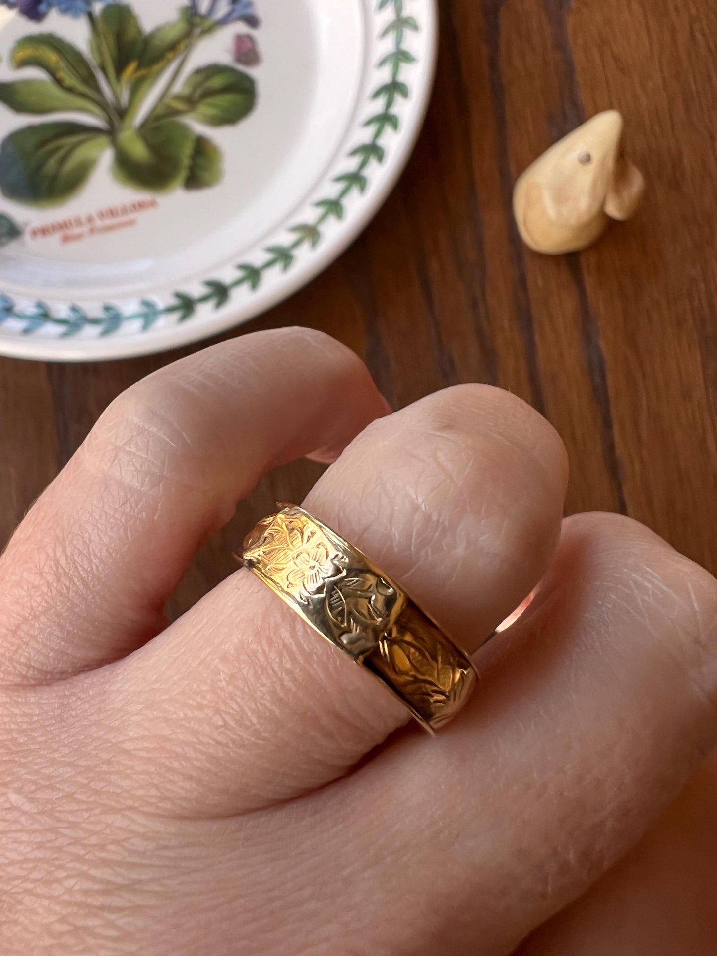 Floral Engraved LOCKET Ring OPENING Secret Panel Doors Romantic Victorian Antique 18k Gold Ornate Band Wedding Stacker Love Romantic Gift