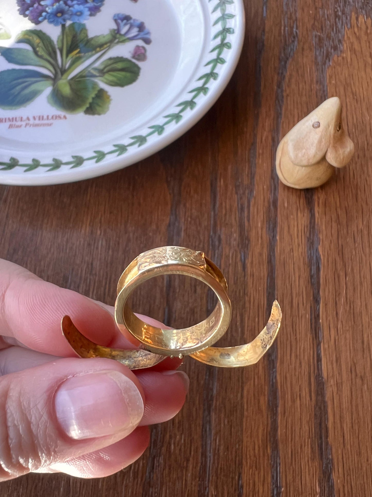 Floral Engraved LOCKET Ring OPENING Secret Panel Doors Romantic Victorian Antique 18k Gold Ornate Band Wedding Stacker Love Romantic Gift