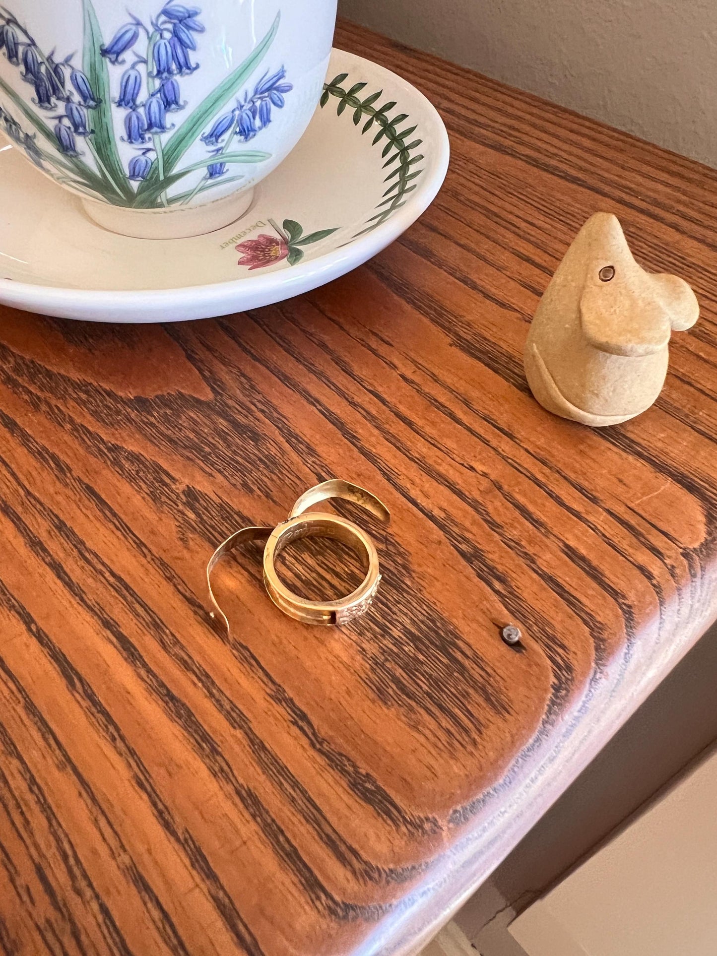 Floral Engraved LOCKET Ring OPENING Secret Panel Doors Romantic Victorian Antique 18k Gold Ornate Band Wedding Stacker Love Romantic Gift