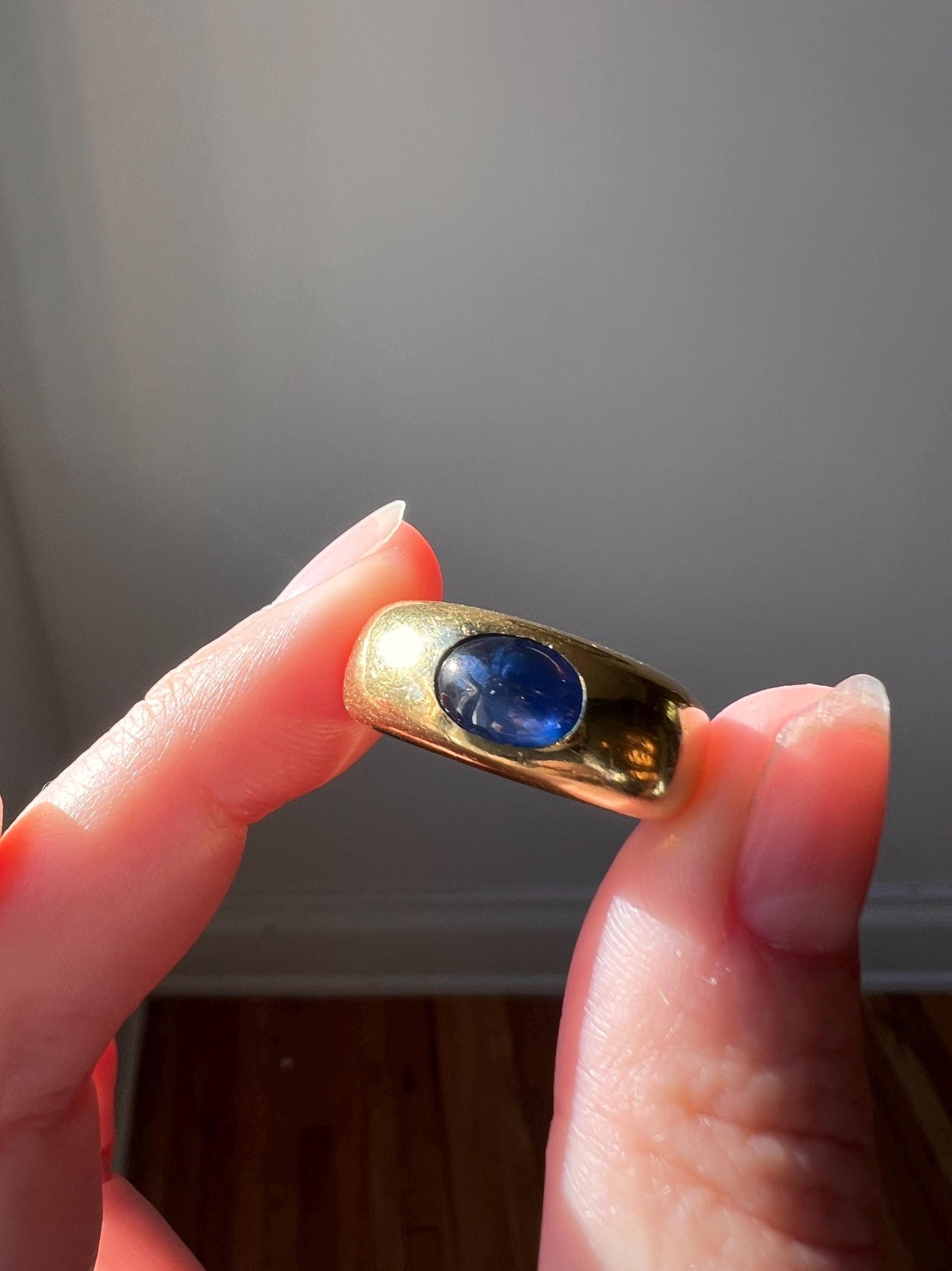 Vintage East West Natural SAPPHIRE Gypsy Ring 9.8g 18k Gold French Glowing Blue Cabochon Wide Band Chunky Domed Stacker Unisex Man Ring