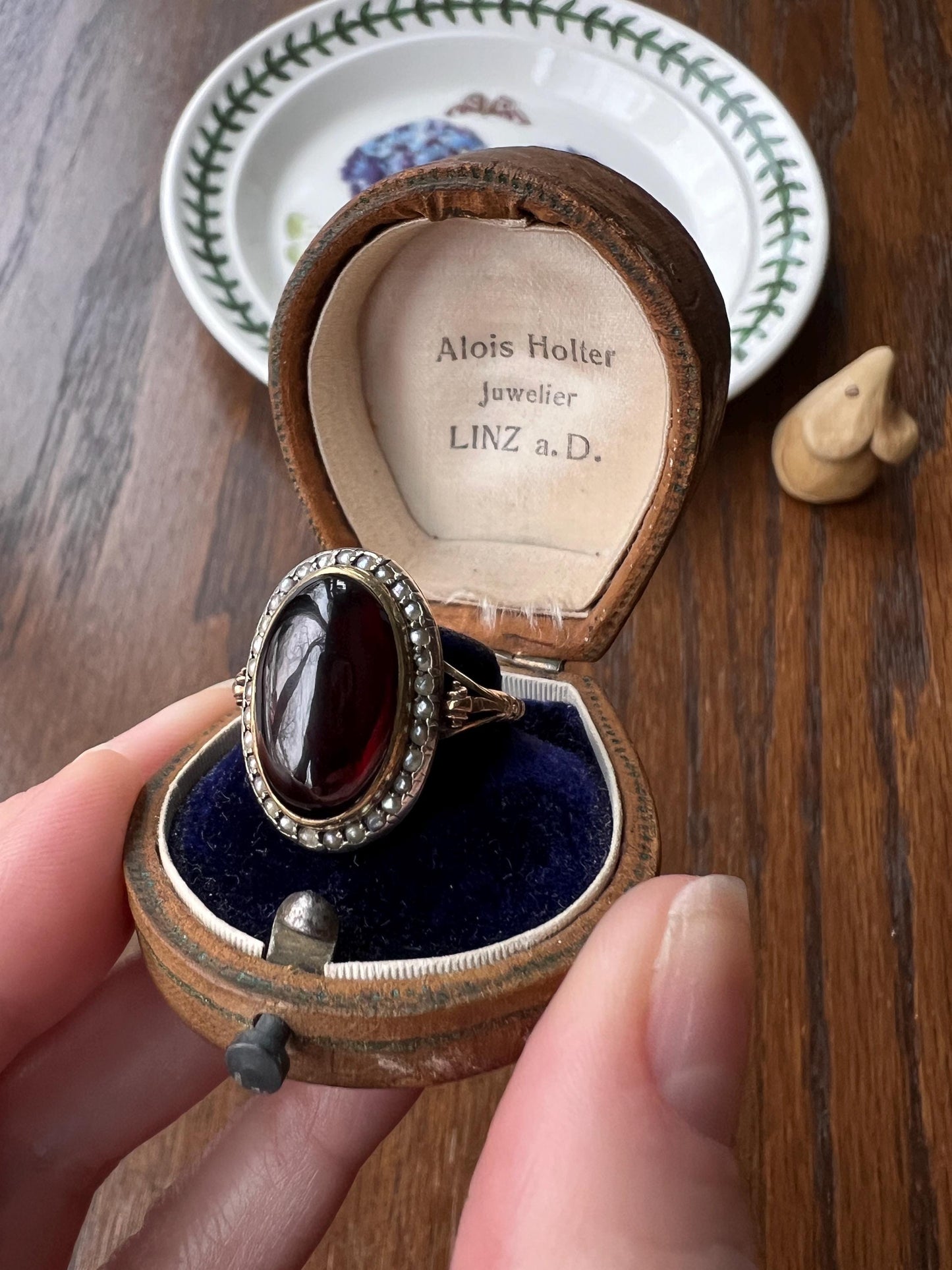 XL GARNET Antique Pearl Halo Ring Antique 18k Gold Floral Ring Butt Glossy Crimson Glowing Stacker Romantic Gift Unique Victorian Cabochon
