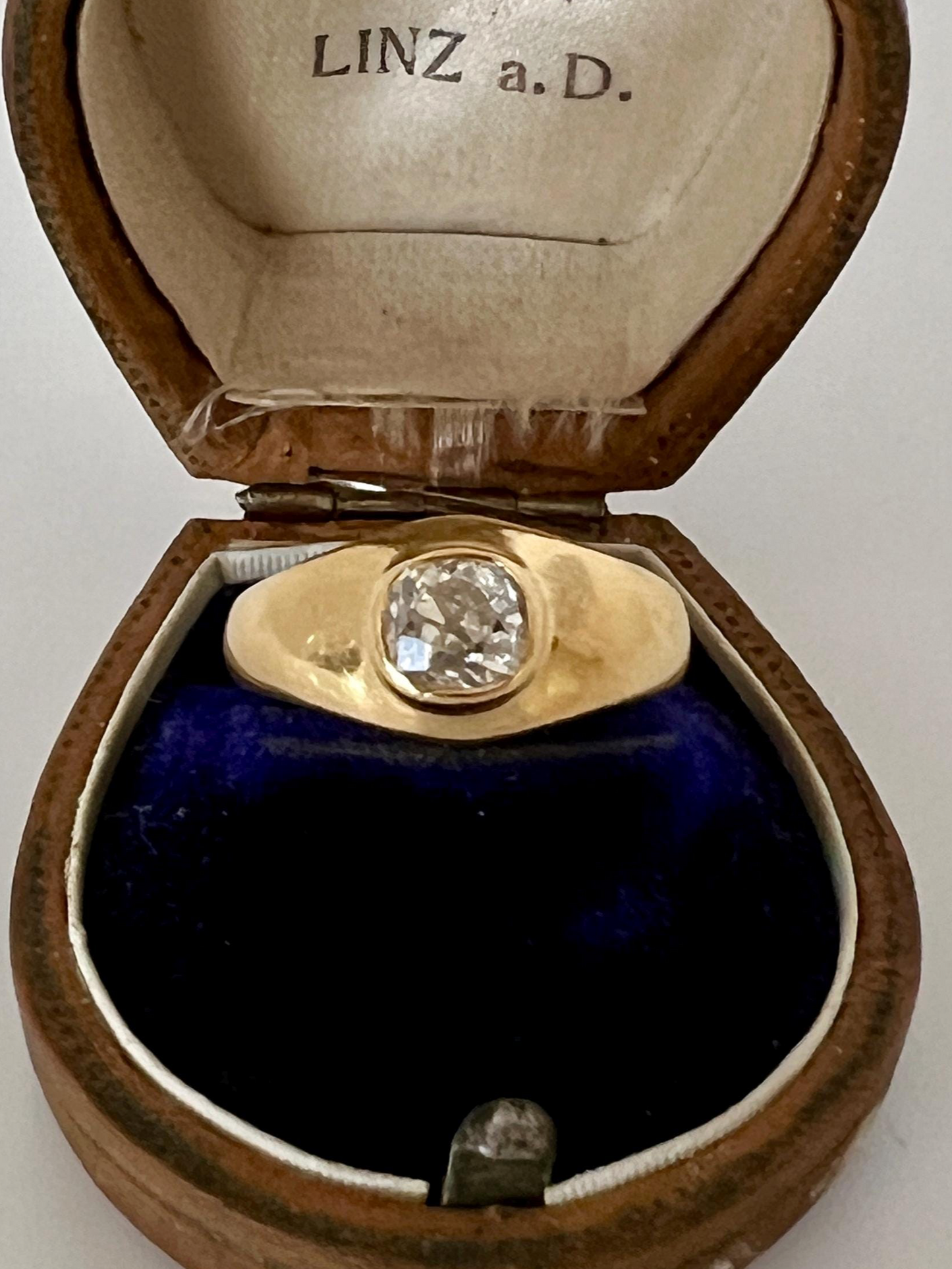 Chunky 1 Carat Antique Old Mine Cut DIAMOND Ring French 6.6g 18k Gold Gypsy Band Solitaire Unisex Man or