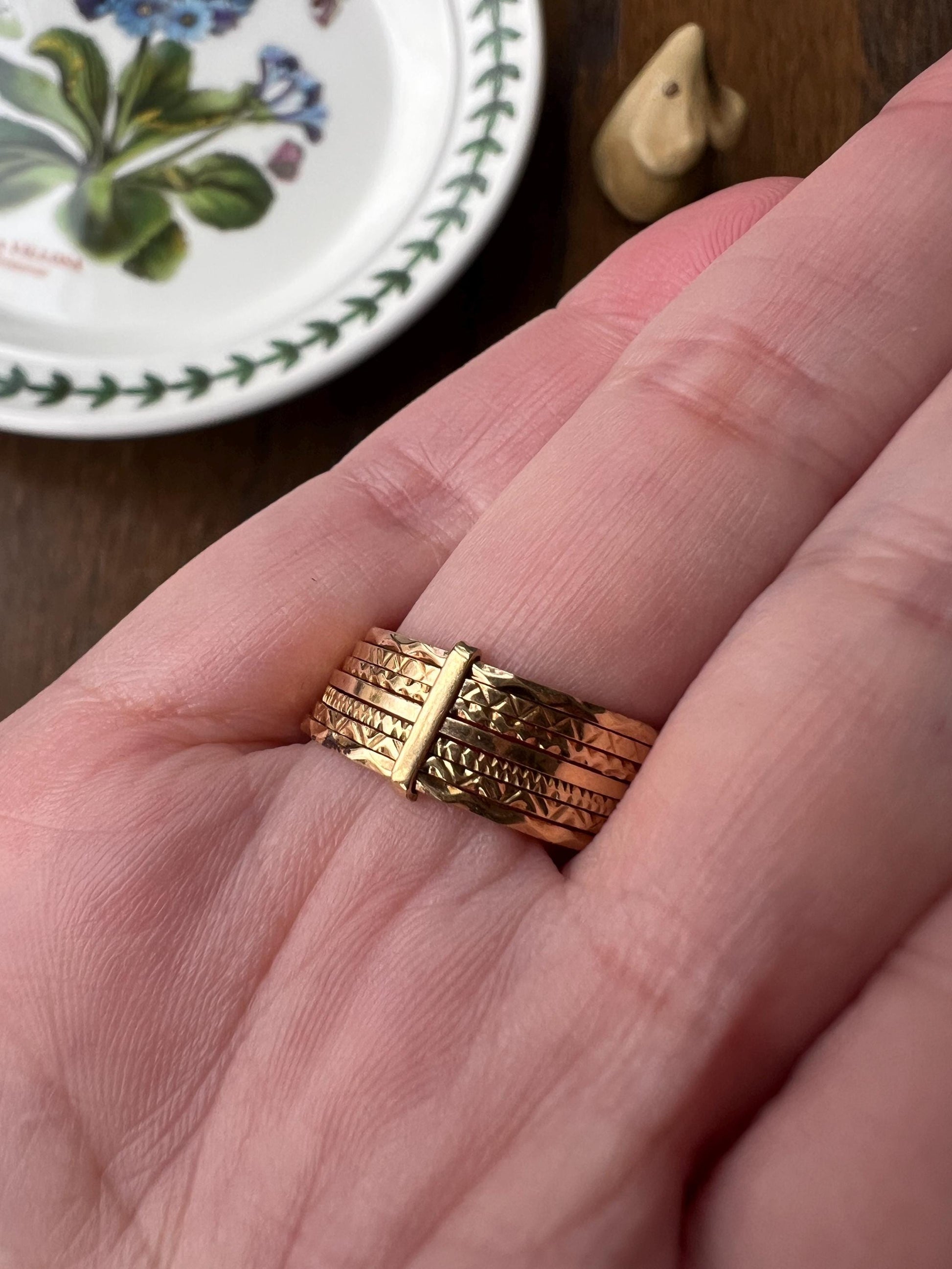 Semainier RING 18k GOLD 7 Textured Skinny Bands = 1 Wide Band Warm Yellow Stacker Romantic Gift Love Seven Days of Week Wavy Zigzag Vintage