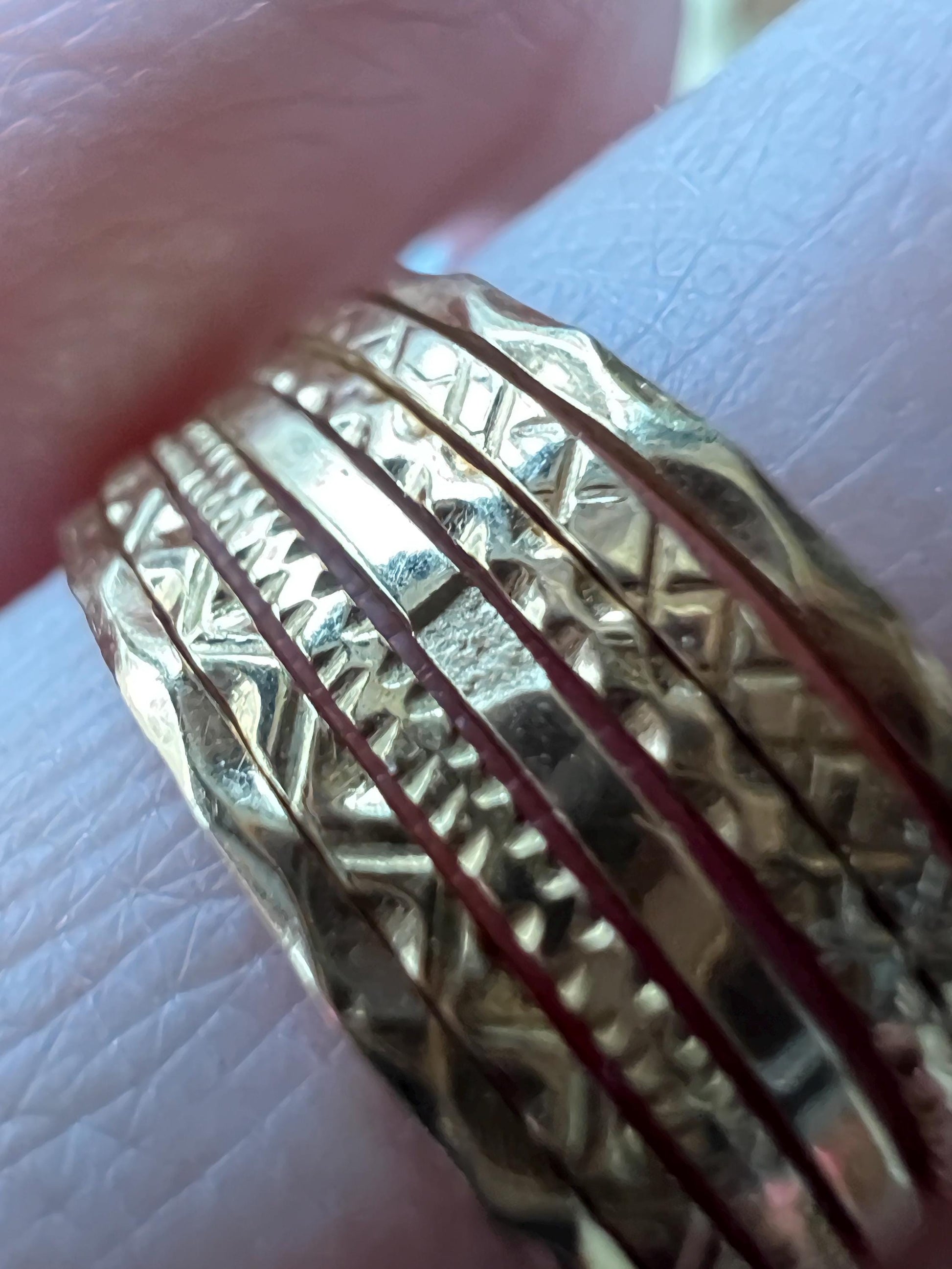 Semainier RING 18k GOLD 7 Textured Skinny Bands = 1 Wide Band Warm Yellow Stacker Romantic Gift Love Seven Days of Week Wavy Zigzag Vintage