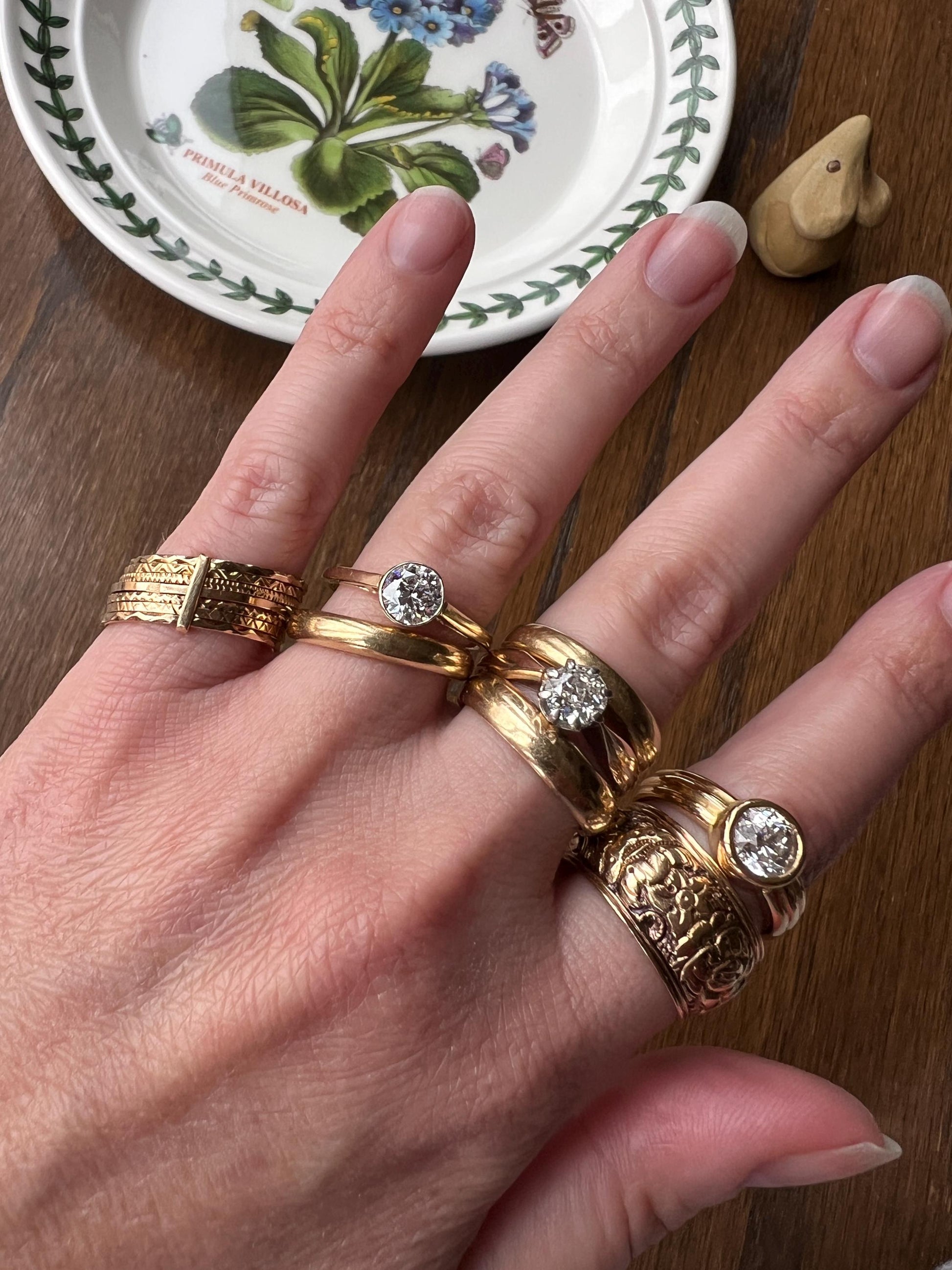 Semainier RING 18k GOLD 7 Textured Skinny Bands = 1 Wide Band Warm Yellow Stacker Romantic Gift Love Seven Days of Week Wavy Zigzag Vintage