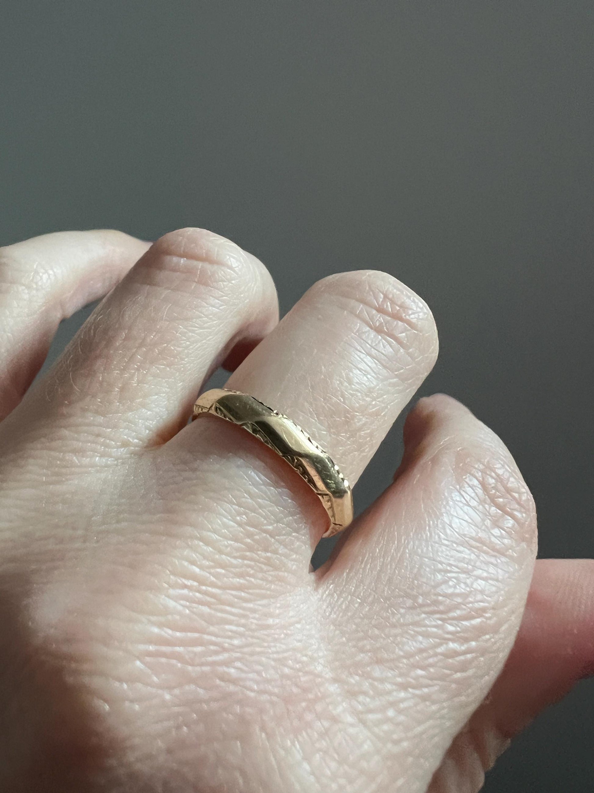 Faceted Shimmering 14k Gold Sz 6.25 Wedding Band Engraved Antique Vintage Rich Warm Patina Romantic Gift Stacker Something Old Texture