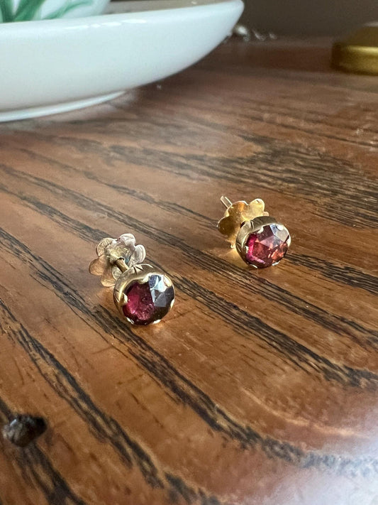 Perpignan GARNET Antique STUD Earrings French 18k GOLD Rose Cut Stud Collet Set Screw Back Victorian Hallmark Bridal Gift Pinkish Purple Red