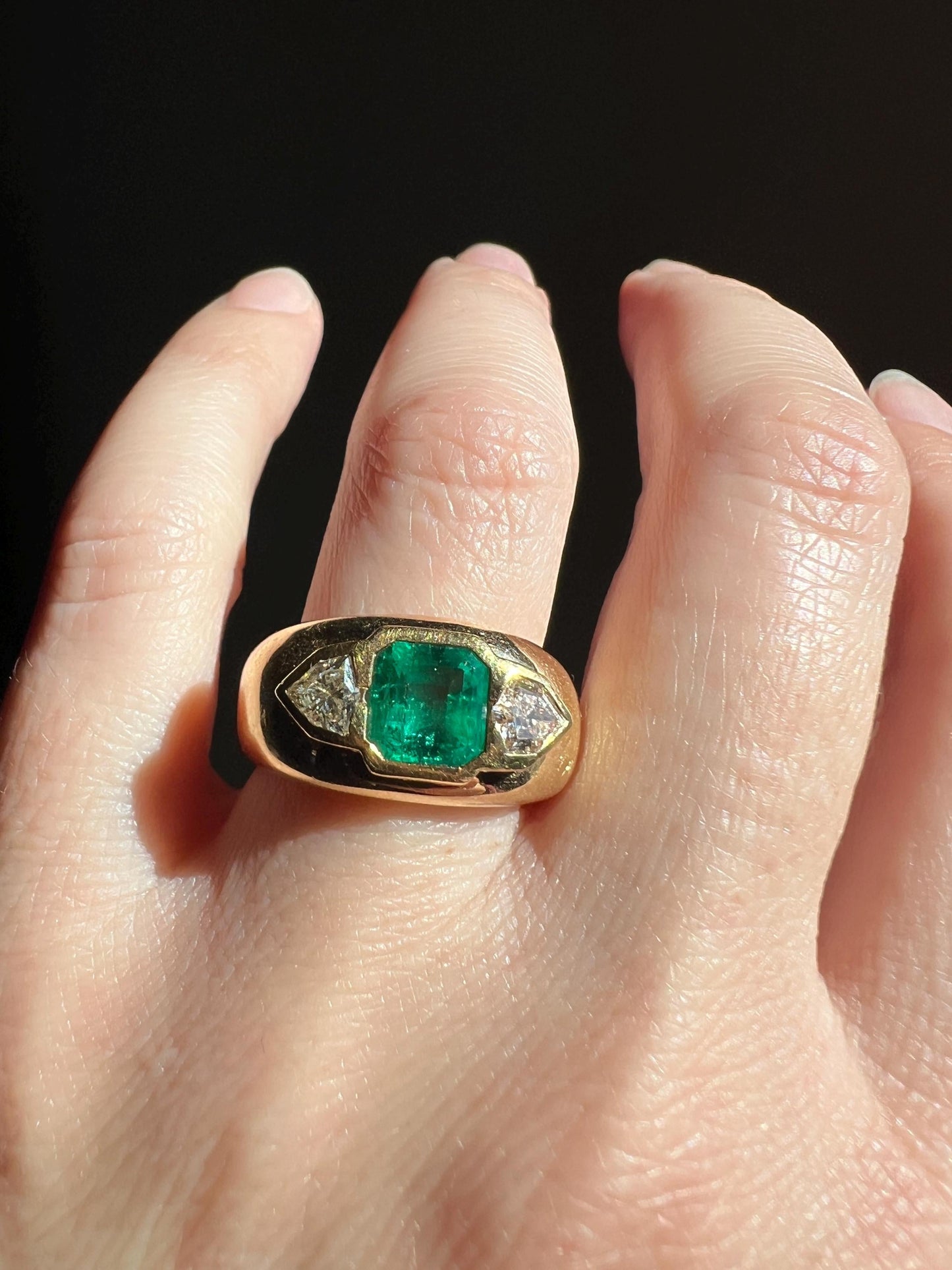 HEXAGON SHIELD Diamond Green EMERALD Chunky Vintage Three Stone Gypsy Ring French 18k Gold Wide Band Natural Geometric Unique Trillion Heavy