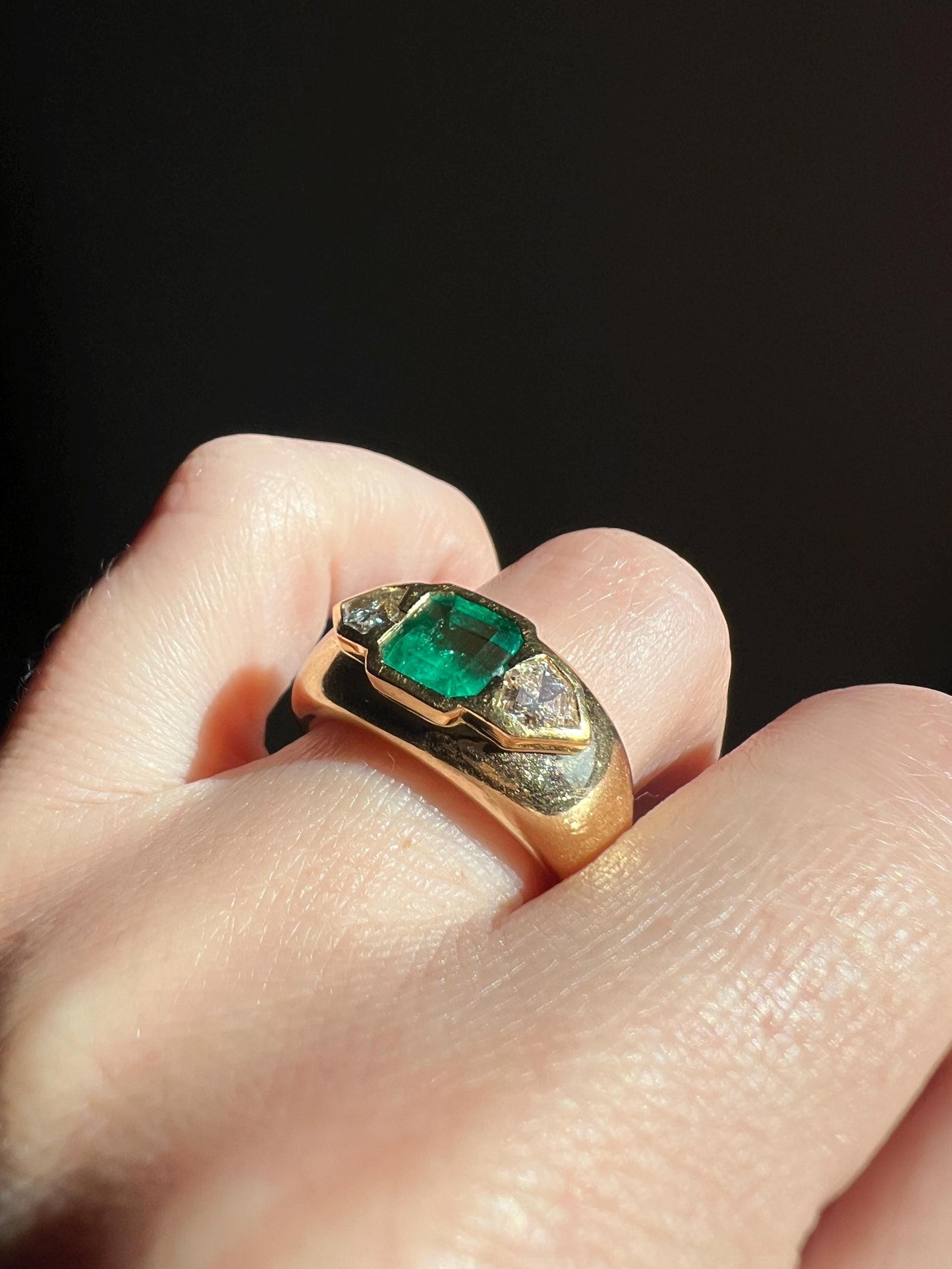 HEXAGON SHIELD Diamond Green EMERALD Chunky Vintage Three Stone Gypsy Ring French 18k Gold Wide Band Natural Geometric Unique Trillion Heavy