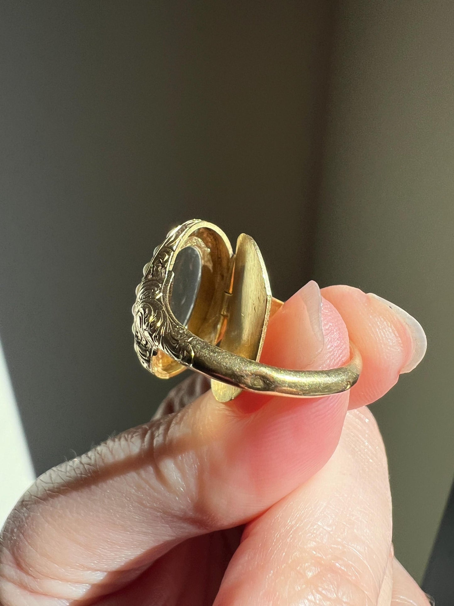 LOCKET Back Ring 18k Gold PEARL Halo Magnifying Lens Ornate 3D Hand Engraved OPENS Hinged Compartment Band Romantic Gift Love Token Scrolled