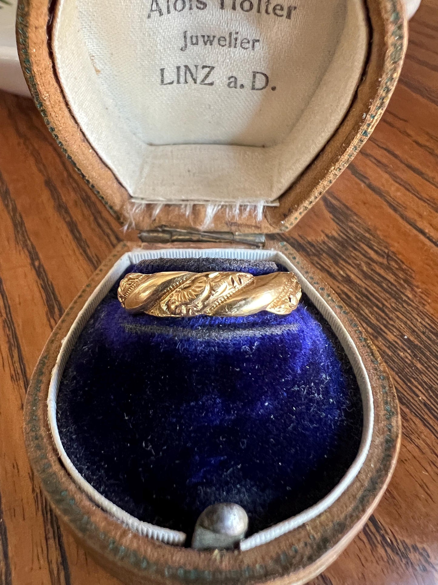 FLORAL Embossed Angled Scrolled Victorian French ANTIQUE Hallmark Wedding Band 18k Gold Solid Eternity Ring Engraved Stacker Love Gift