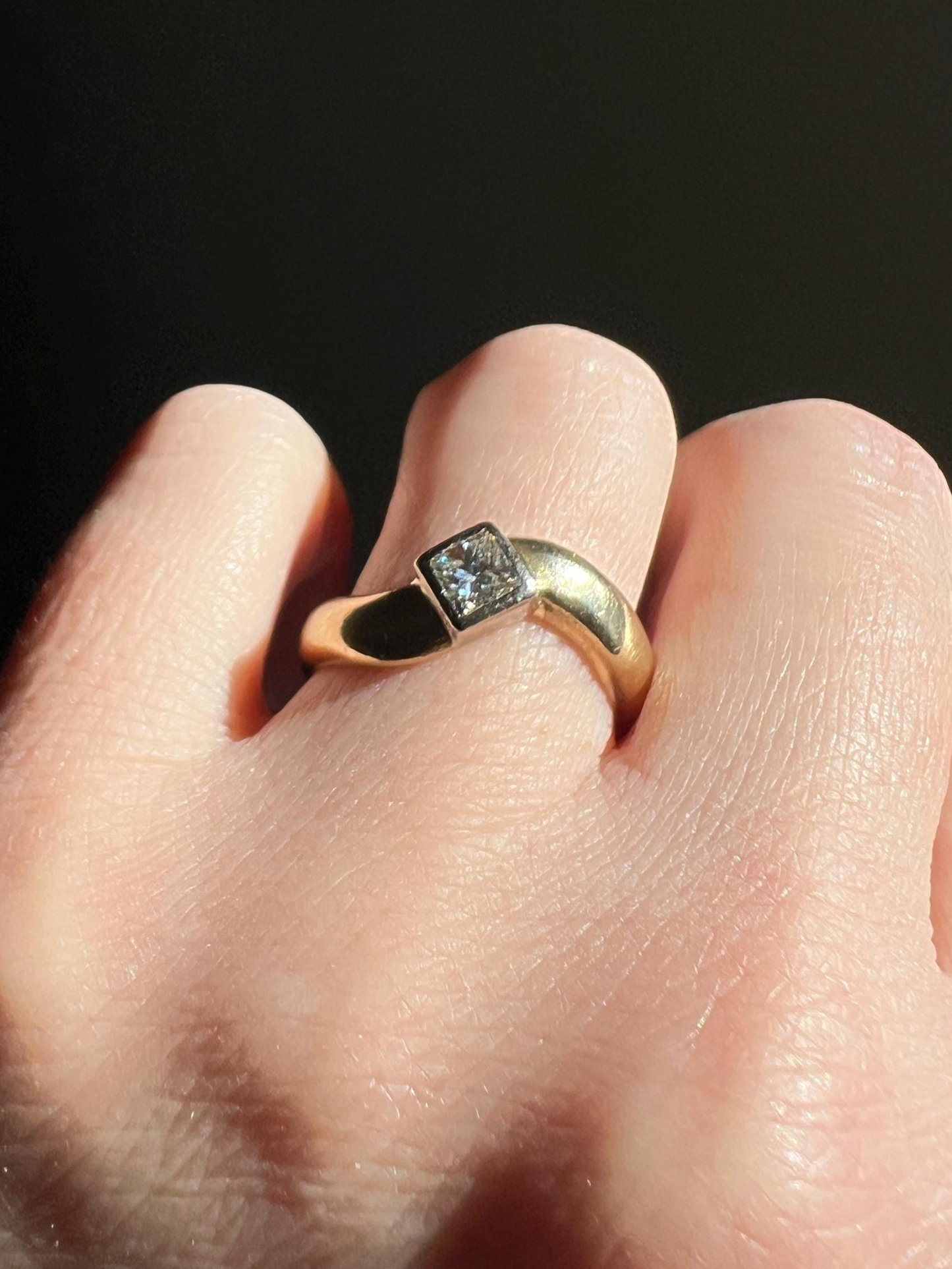 Vintage PRINCESS Cut Diamond Eye Clean 18k Gold Heavy Swirl Bezel Set Stacker Band Chunky Wedding Ring Comfort Fit Dated