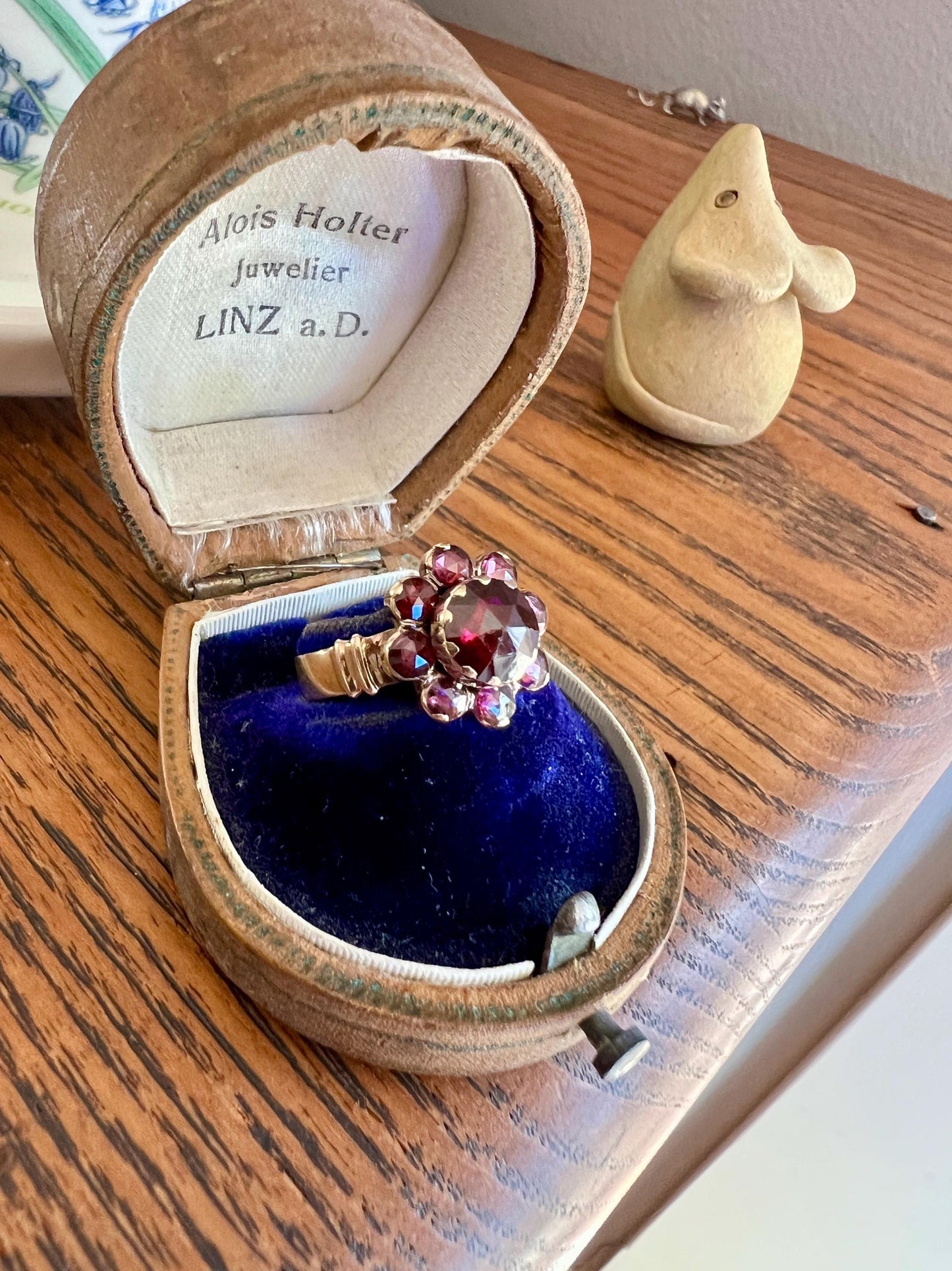 Perpignan GARNET Almandine Cluster Ring French VICTORIAN Era Hallmark 18k Gold Floral Daisy Glowing Berry Pink Purple Red Romantic Gift