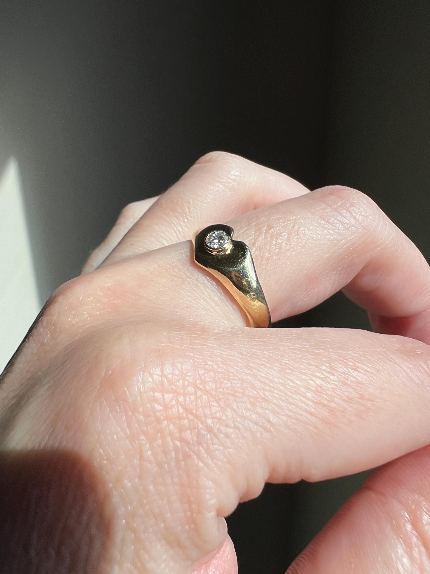 HEART French Vintage Transitional Cut Diamond Figural Signet Ring Stacker 18k Gold Minimalist Romantic Gift Love Ringstack Bezel Set Sparkle