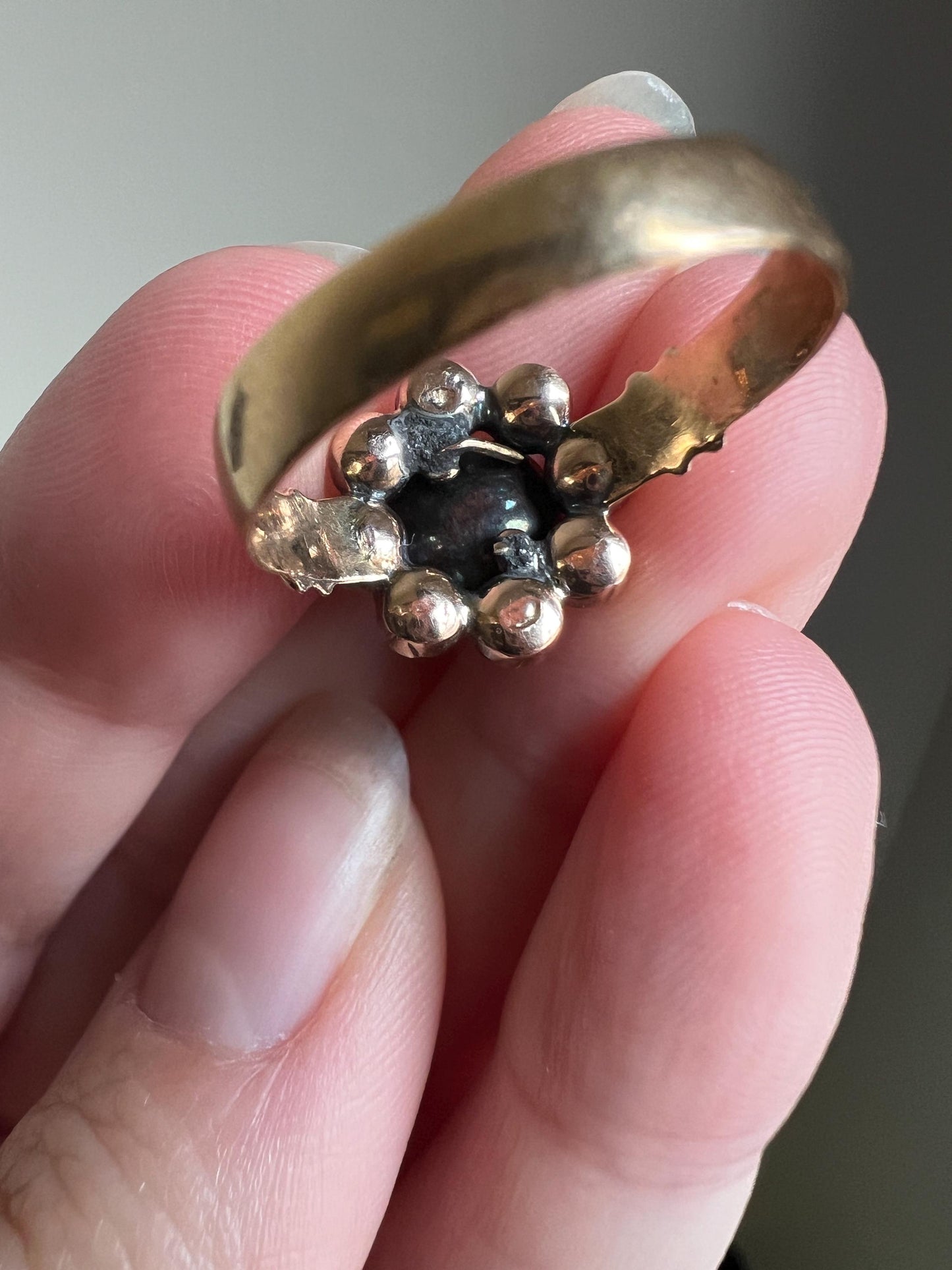 Perpignan GARNET Almandine Cluster Ring French VICTORIAN Era Hallmark 18k Gold Floral Daisy Glowing Berry Pink Purple Red Romantic Gift