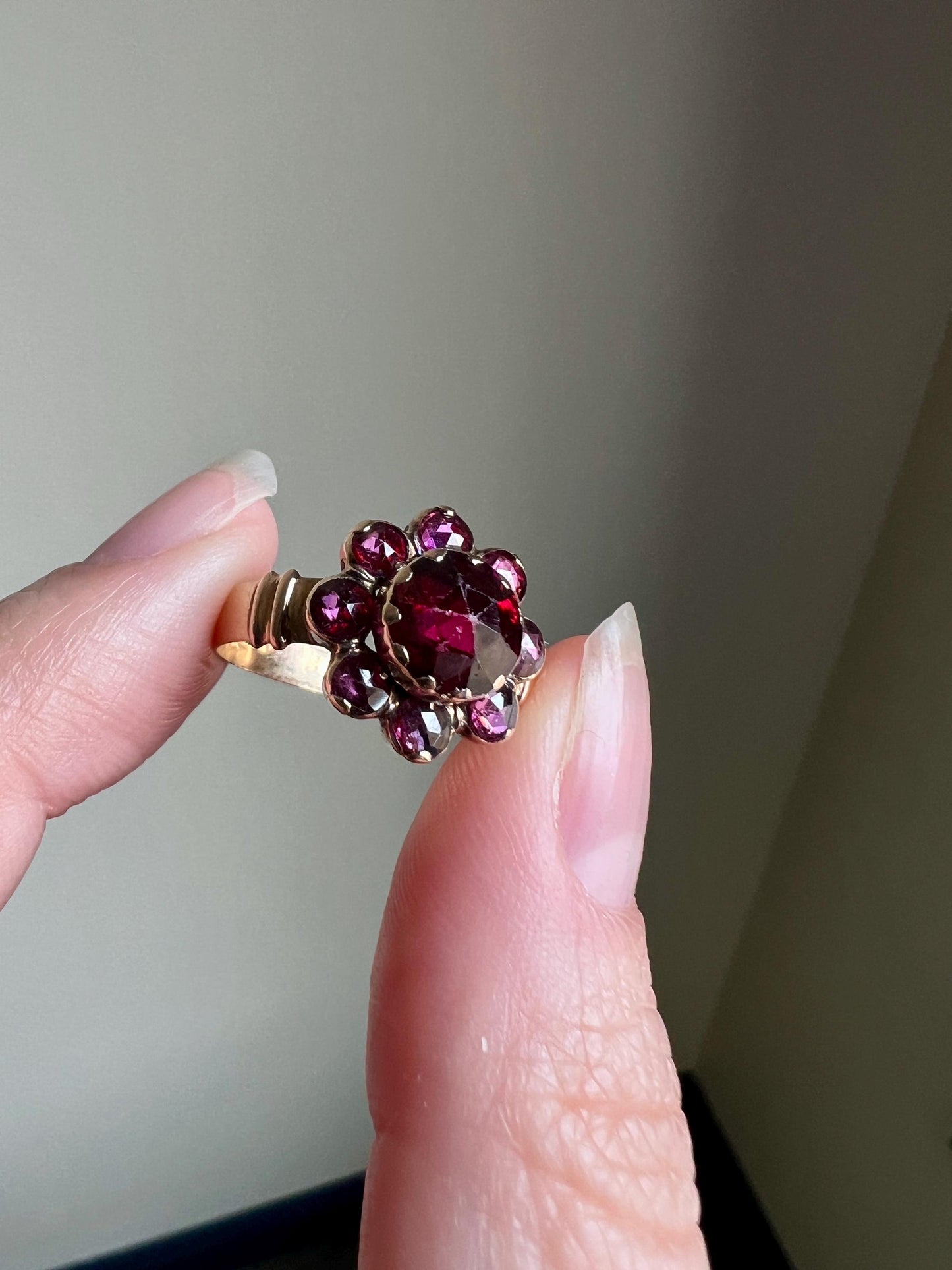 Perpignan GARNET Almandine Cluster Ring French VICTORIAN Era Hallmark 18k Gold Floral Daisy Glowing Berry Pink Purple Red Romantic Gift